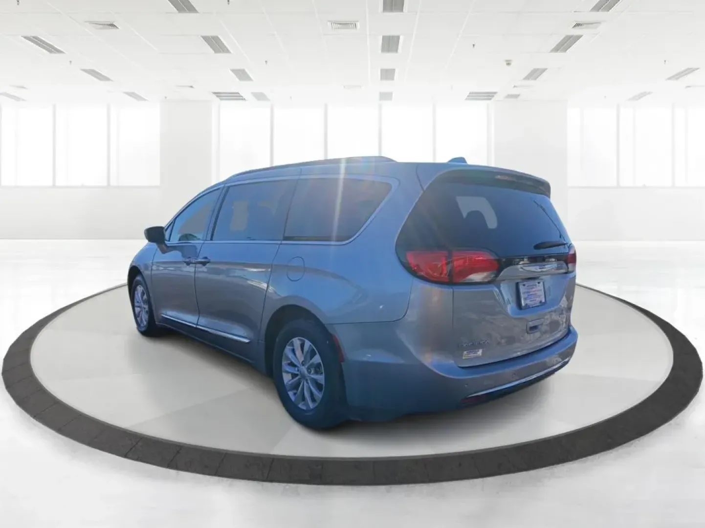 2019 Chrysler Pacifica Touring-L (2C4RC1BG5KR) with an 3.6L V6 DOHC 24V engine, 9-Speed Automatic transmission, located at 8750 N County Rd 25A, Piqua, OH, 45356, (937) 908-9800, 40.164391, -84.232513 - **Experience Family Adventures with the 2019 Chrysler Pacifica Touring-L from Advantage Car and Credit!**<br /> <br /> Are you searching for the perfect vehicle to accommodate your family's growing needs? Look no further! The 2019 Chrysler Pacifica Touring-L is designed with families in mind, offeri - Photo#4