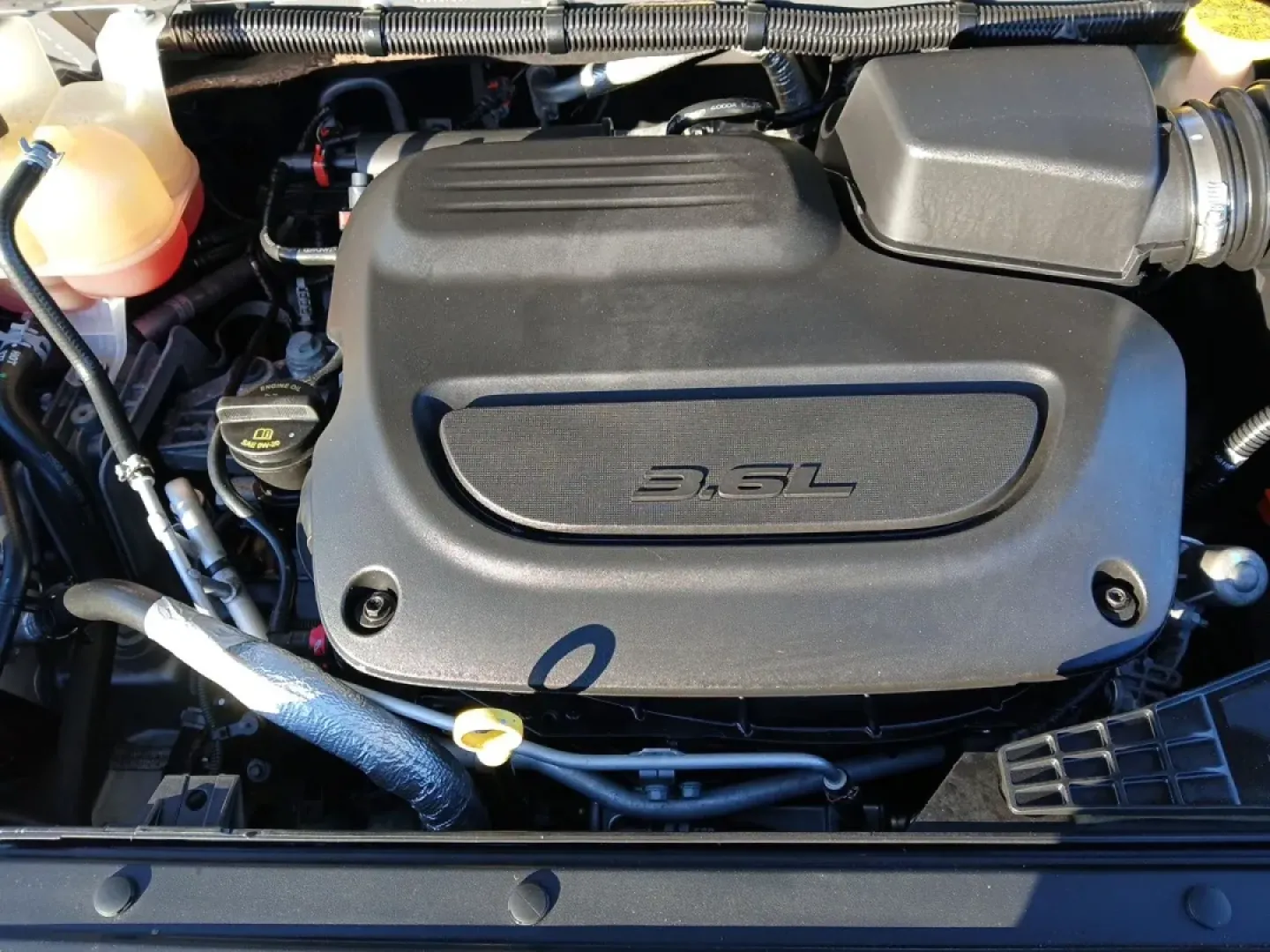 2019 Chrysler Pacifica Touring-L (2C4RC1BG5KR) with an 3.6L V6 DOHC 24V engine, 9-Speed Automatic transmission, located at 8750 N County Rd 25A, Piqua, OH, 45356, (937) 908-9800, 40.164391, -84.232513 - **Experience Family Adventures with the 2019 Chrysler Pacifica Touring-L from Advantage Car and Credit!**<br /> <br /> Are you searching for the perfect vehicle to accommodate your family's growing needs? Look no further! The 2019 Chrysler Pacifica Touring-L is designed with families in mind, offeri - Photo#11