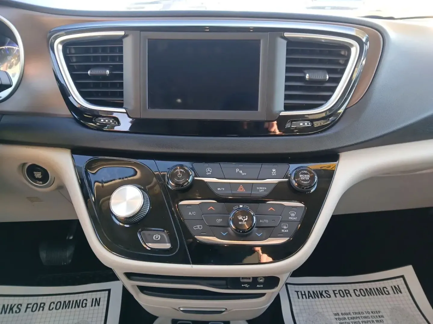 2019 Chrysler Pacifica Touring-L (2C4RC1BG5KR) with an 3.6L V6 DOHC 24V engine, 9-Speed Automatic transmission, located at 8750 N County Rd 25A, Piqua, OH, 45356, (937) 908-9800, 40.164391, -84.232513 - **Experience Family Adventures with the 2019 Chrysler Pacifica Touring-L from Advantage Car and Credit!**<br /> <br /> Are you searching for the perfect vehicle to accommodate your family's growing needs? Look no further! The 2019 Chrysler Pacifica Touring-L is designed with families in mind, offeri - Photo#13