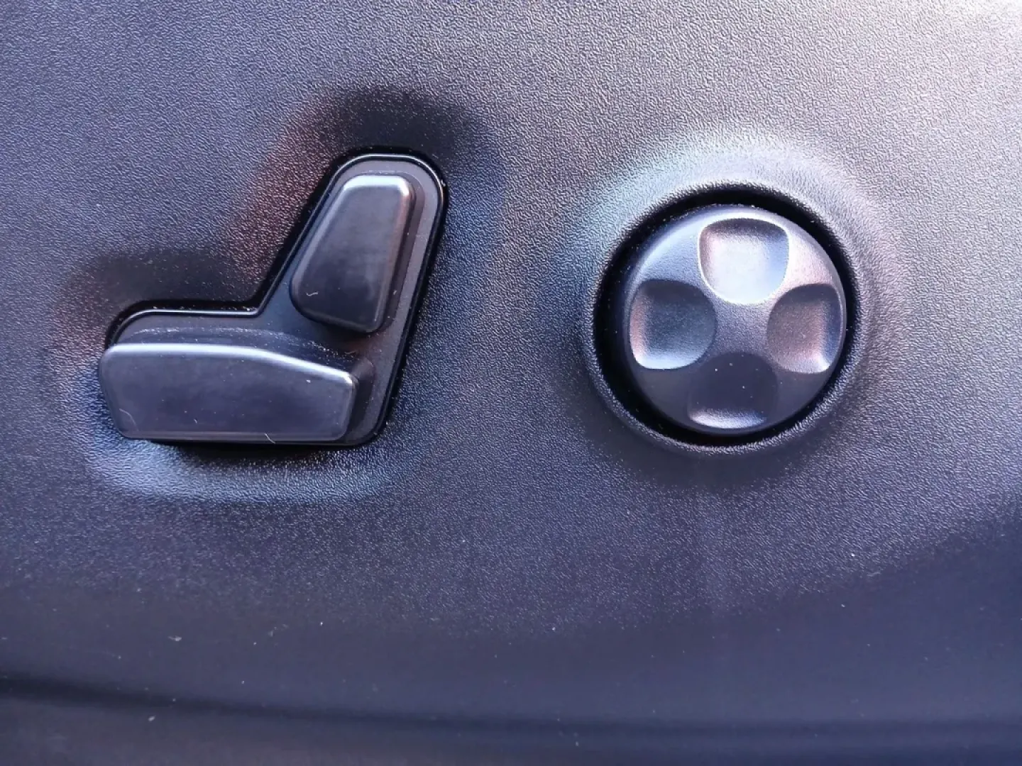 2019 Chrysler Pacifica Touring-L (2C4RC1BG5KR) with an 3.6L V6 DOHC 24V engine, 9-Speed Automatic transmission, located at 8750 N County Rd 25A, Piqua, OH, 45356, (937) 908-9800, 40.164391, -84.232513 - **Experience Family Adventures with the 2019 Chrysler Pacifica Touring-L from Advantage Car and Credit!**<br /> <br /> Are you searching for the perfect vehicle to accommodate your family's growing needs? Look no further! The 2019 Chrysler Pacifica Touring-L is designed with families in mind, offeri - Photo#18