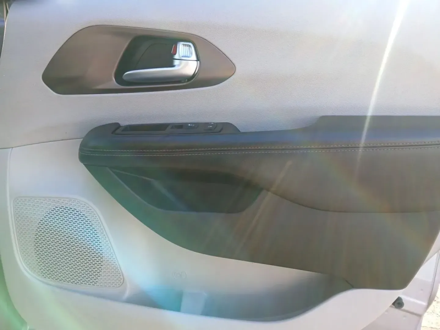 2019 Chrysler Pacifica Touring-L (2C4RC1BG5KR) with an 3.6L V6 DOHC 24V engine, 9-Speed Automatic transmission, located at 8750 N County Rd 25A, Piqua, OH, 45356, (937) 908-9800, 40.164391, -84.232513 - **Experience Family Adventures with the 2019 Chrysler Pacifica Touring-L from Advantage Car and Credit!**<br /> <br /> Are you searching for the perfect vehicle to accommodate your family's growing needs? Look no further! The 2019 Chrysler Pacifica Touring-L is designed with families in mind, offeri - Photo#20