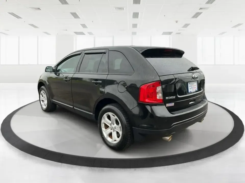 2013 Ford Edge SEL (2FMDK4JC1DB) with an 3.5L V-6 DOHC engine, 6-Speed Automatic transmission, located at 4508 South Dixie Dr, Moraine, OH, 45439, (937) 908-9800, 39.689976, -84.218452 - **Elevate Your Weekend Adventures with the 2013 Ford Edge SEL at Advantage Car and Credit!**<br /> <br /> Are you ready to embrace a lifestyle of comfort and adventure? Whether you're shuttling the kids to their weekend soccer games or embarking on a scenic road trip through Ohio's beautiful landsca - Photo#4