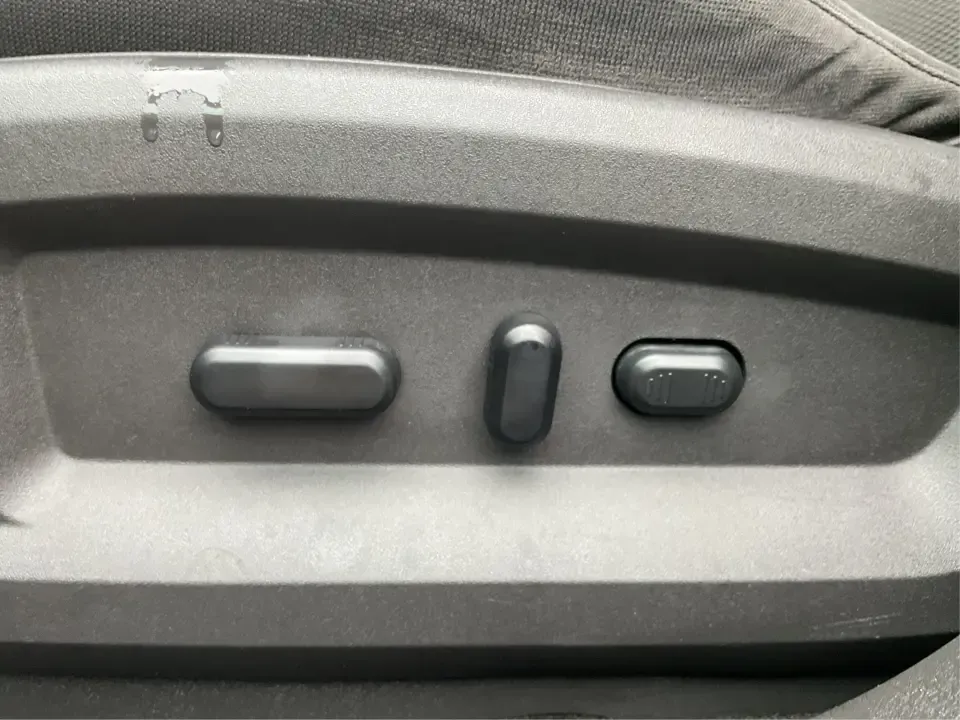 2013 Ford Edge SEL (2FMDK4JC1DB) with an 3.5L V-6 DOHC engine, 6-Speed Automatic transmission, located at 4508 South Dixie Dr, Moraine, OH, 45439, (937) 908-9800, 39.689976, -84.218452 - **Elevate Your Weekend Adventures with the 2013 Ford Edge SEL at Advantage Car and Credit!**<br /> <br /> Are you ready to embrace a lifestyle of comfort and adventure? Whether you're shuttling the kids to their weekend soccer games or embarking on a scenic road trip through Ohio's beautiful landsca - Photo#18