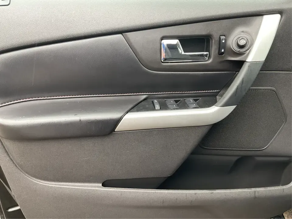 2013 Ford Edge SEL (2FMDK4JC1DB) with an 3.5L V-6 DOHC engine, 6-Speed Automatic transmission, located at 4508 South Dixie Dr, Moraine, OH, 45439, (937) 908-9800, 39.689976, -84.218452 - **Elevate Your Weekend Adventures with the 2013 Ford Edge SEL at Advantage Car and Credit!**<br /> <br /> Are you ready to embrace a lifestyle of comfort and adventure? Whether you're shuttling the kids to their weekend soccer games or embarking on a scenic road trip through Ohio's beautiful landsca - Photo#19