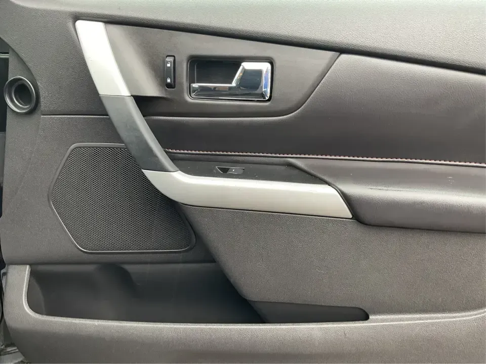 2013 Ford Edge SEL (2FMDK4JC1DB) with an 3.5L V-6 DOHC engine, 6-Speed Automatic transmission, located at 4508 South Dixie Dr, Moraine, OH, 45439, (937) 908-9800, 39.689976, -84.218452 - **Elevate Your Weekend Adventures with the 2013 Ford Edge SEL at Advantage Car and Credit!**<br /> <br /> Are you ready to embrace a lifestyle of comfort and adventure? Whether you're shuttling the kids to their weekend soccer games or embarking on a scenic road trip through Ohio's beautiful landsca - Photo#20