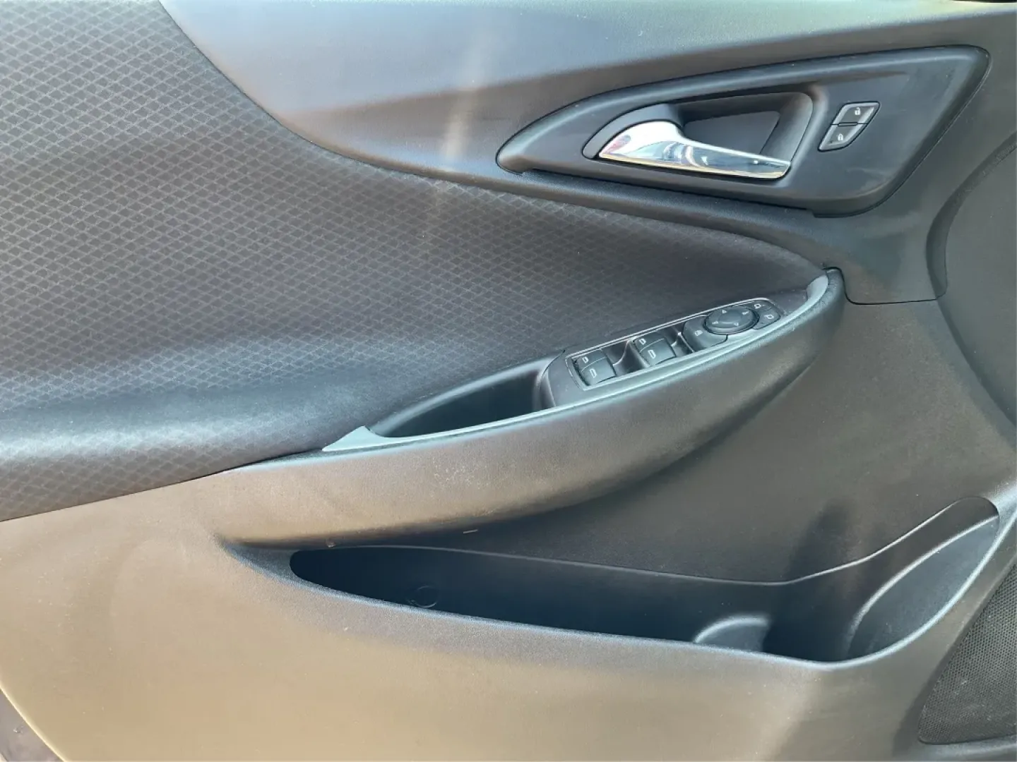 2018 Chevrolet Malibu 1LS (1G1ZB5ST0JF) with an ECOTEC 1.5L I-4 gasoline direct injection engine, located at 8750 N County Rd 25A, Piqua, OH, 45356, (937) 908-9800, 40.164391, -84.232513 - **Experience Unmatched Comfort and Style with the 2018 Chevrolet Malibu at Advantage Car and Credit in Fairborn, OH!**<br /> <br /> Are you in the market for a dependable sedan that effortlessly balances style, comfort, and cutting-edge technology? Look no further than the stunning 2018 Chevrolet Ma - Photo#18