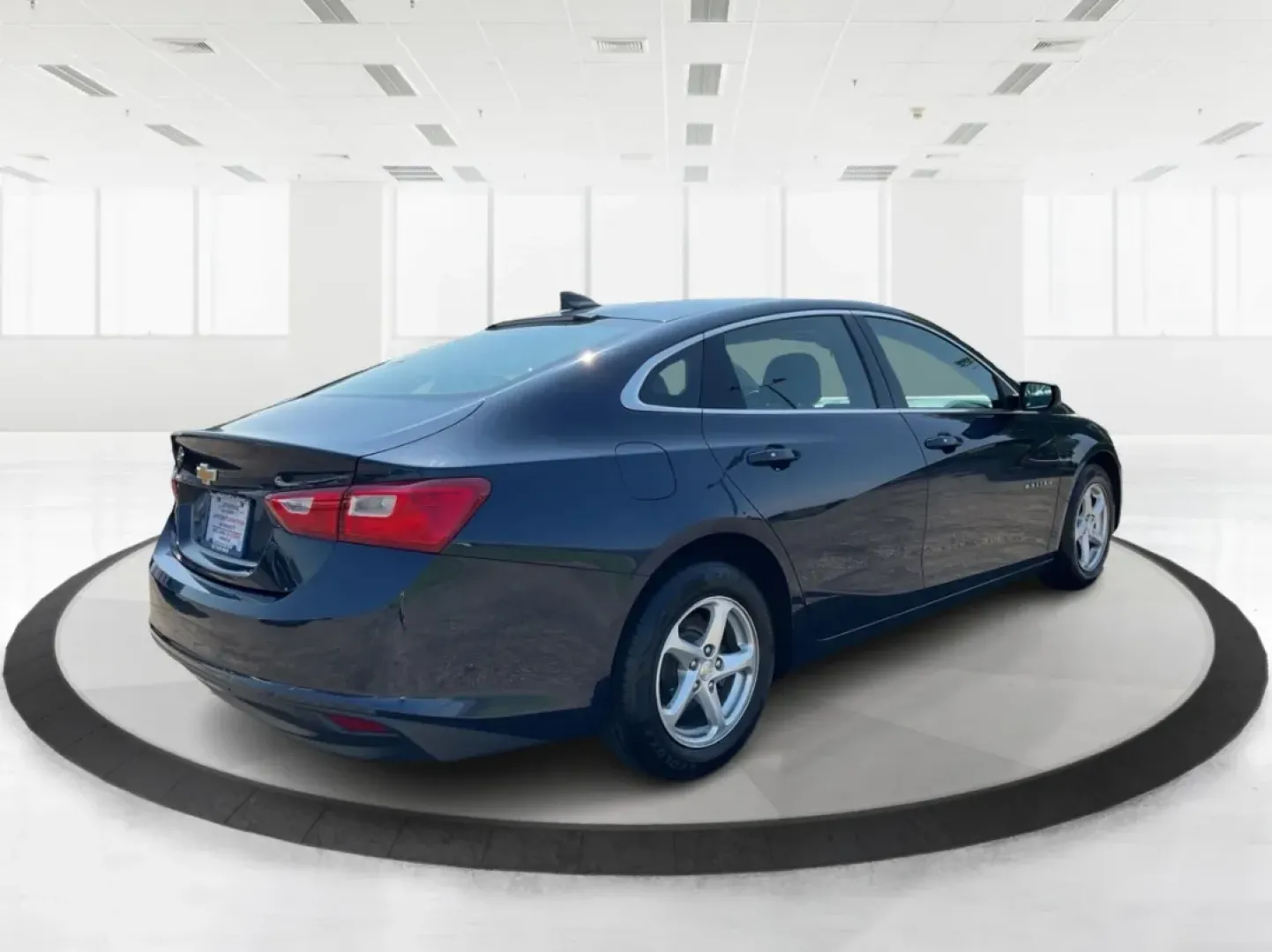 2018 Chevrolet Malibu 1LS (1G1ZB5ST0JF) with an ECOTEC 1.5L I-4 gasoline direct injection engine, located at 1184 Kauffman Ave, Fairborn, OH, 45324, (937) 908-9800, 39.807072, -84.030914 - **Experience Unmatched Comfort and Style with the 2018 Chevrolet Malibu at Advantage Car and Credit in Fairborn, OH!**<br /> <br /> Are you in the market for a dependable sedan that effortlessly balances style, comfort, and cutting-edge technology? Look no further than the stunning 2018 Chevrolet Ma - Photo#2