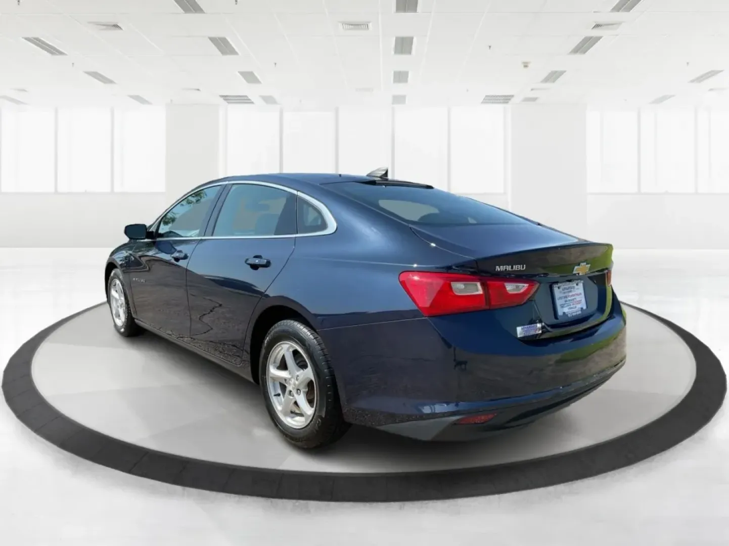 2018 Chevrolet Malibu 1LS (1G1ZB5ST0JF) with an ECOTEC 1.5L I-4 gasoline direct injection engine, located at 1184 Kauffman Ave, Fairborn, OH, 45324, (937) 908-9800, 39.807072, -84.030914 - **Experience Unmatched Comfort and Style with the 2018 Chevrolet Malibu at Advantage Car and Credit in Fairborn, OH!**<br /> <br /> Are you in the market for a dependable sedan that effortlessly balances style, comfort, and cutting-edge technology? Look no further than the stunning 2018 Chevrolet Ma - Photo#4