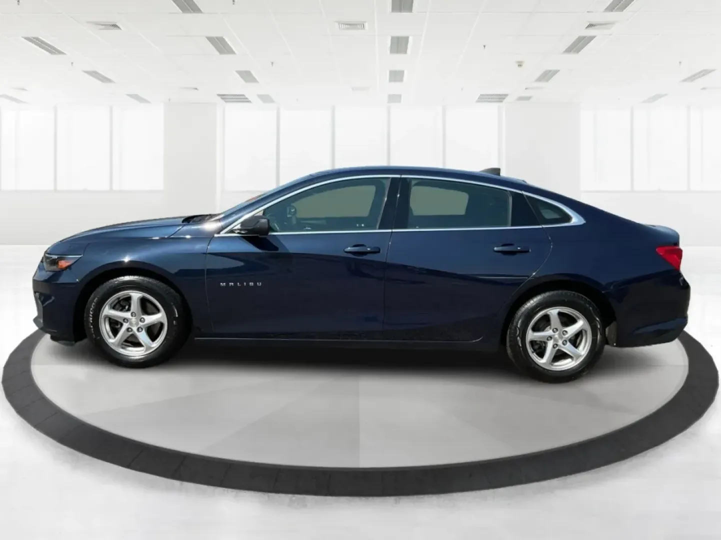 2018 Chevrolet Malibu 1LS (1G1ZB5ST0JF) with an ECOTEC 1.5L I-4 gasoline direct injection engine, located at 1184 Kauffman Ave, Fairborn, OH, 45324, (937) 908-9800, 39.807072, -84.030914 - **Experience Unmatched Comfort and Style with the 2018 Chevrolet Malibu at Advantage Car and Credit in Fairborn, OH!**<br /> <br /> Are you in the market for a dependable sedan that effortlessly balances style, comfort, and cutting-edge technology? Look no further than the stunning 2018 Chevrolet Ma - Photo#5