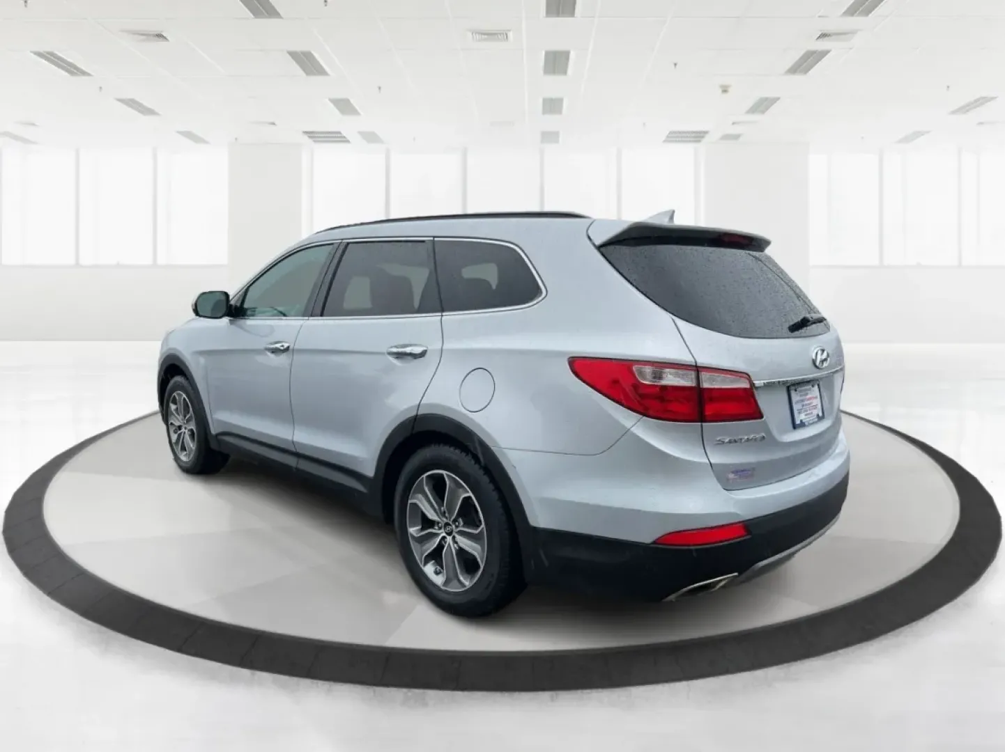 2014 Hyundai Santa Fe GLS (KM8SM4HF5EU) with an Lambda II 3.3L V-6 gasoline direct injection engine, located at 8750 N County Rd 25A, Piqua, OH, 45356, (937) 908-9800, 40.164391, -84.232513 - Looking for the perfect SUV to complement your busy lifestyle? Look no further than the 2014 Hyundai Santa Fe GLS, a vehicle designed for families, adventurers, and commuters alike. This reliable SUV, available at Advantage Car and Credit in Fairborn, OH, provides ample space, comfort, and modern fe - Photo#4