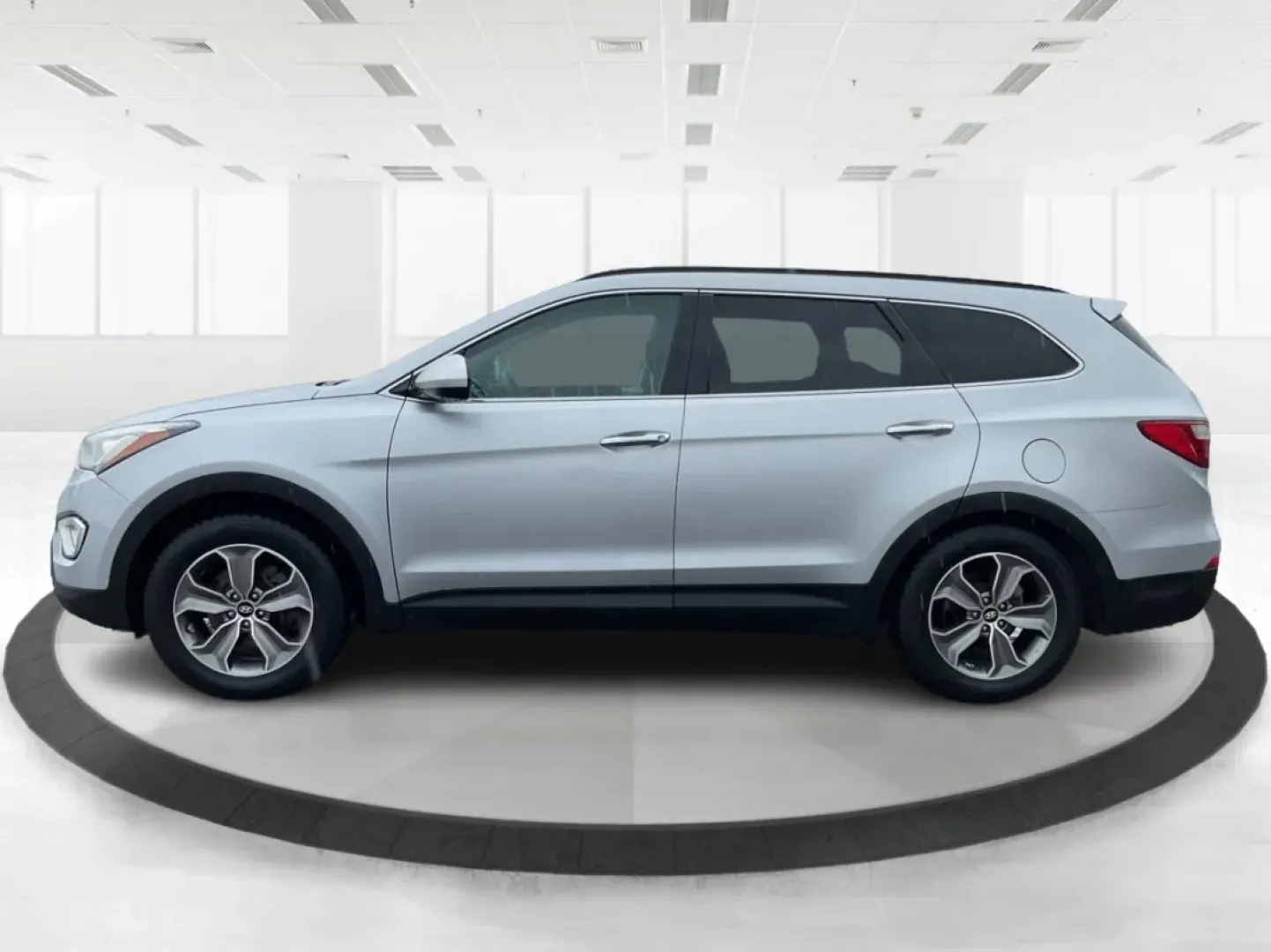 2014 Hyundai Santa Fe GLS (KM8SM4HF5EU) with an Lambda II 3.3L V-6 gasoline direct injection engine, located at 8750 N County Rd 25A, Piqua, OH, 45356, (937) 908-9800, 40.164391, -84.232513 - Looking for the perfect SUV to complement your busy lifestyle? Look no further than the 2014 Hyundai Santa Fe GLS, a vehicle designed for families, adventurers, and commuters alike. This reliable SUV, available at Advantage Car and Credit in Fairborn, OH, provides ample space, comfort, and modern fe - Photo#5