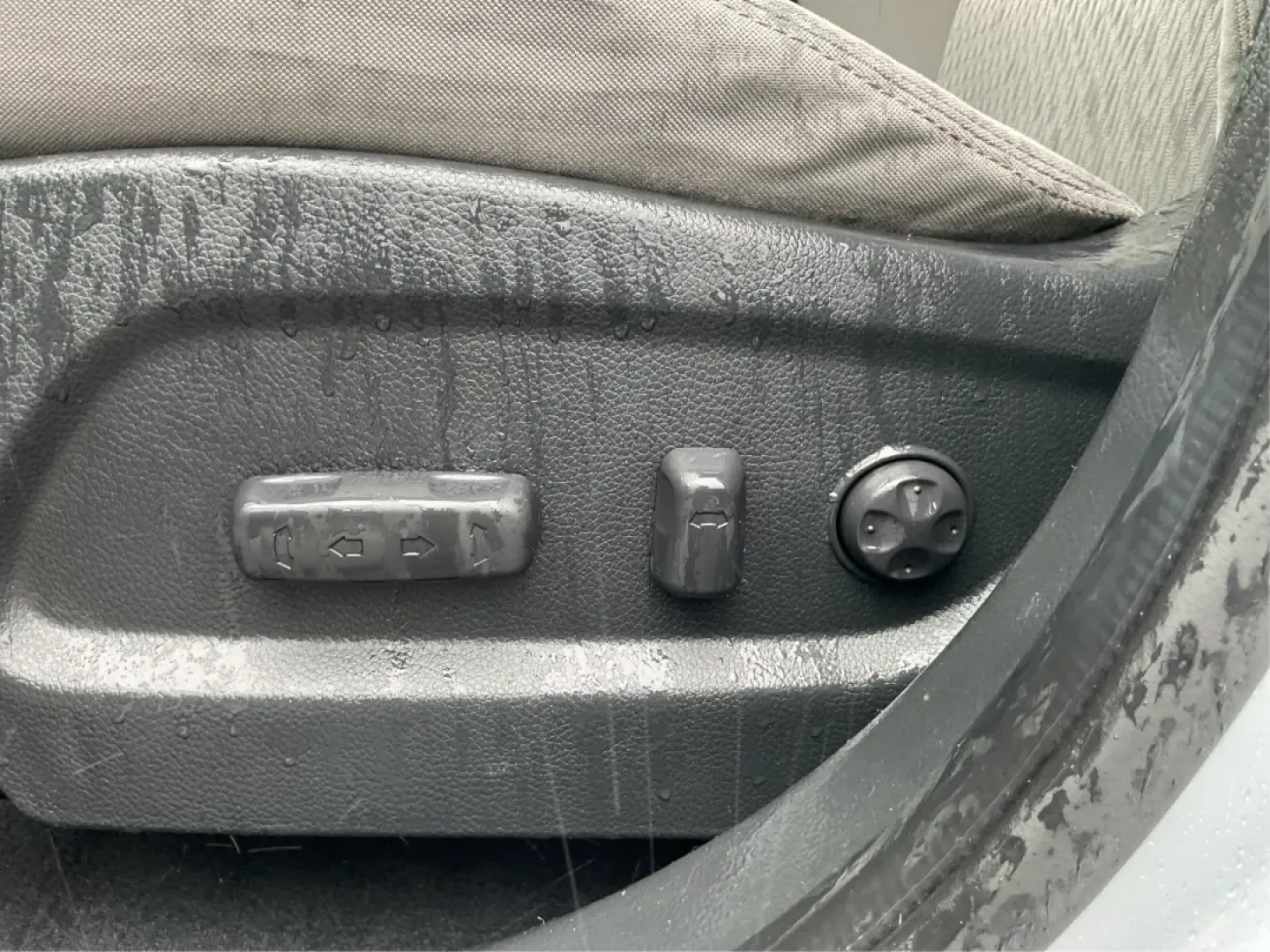 2014 Hyundai Santa Fe GLS (KM8SM4HF5EU) with an Lambda II 3.3L V-6 gasoline direct injection engine, located at 8750 N County Rd 25A, Piqua, OH, 45356, (937) 908-9800, 40.164391, -84.232513 - Looking for the perfect SUV to complement your busy lifestyle? Look no further than the 2014 Hyundai Santa Fe GLS, a vehicle designed for families, adventurers, and commuters alike. This reliable SUV, available at Advantage Car and Credit in Fairborn, OH, provides ample space, comfort, and modern fe - Photo#17