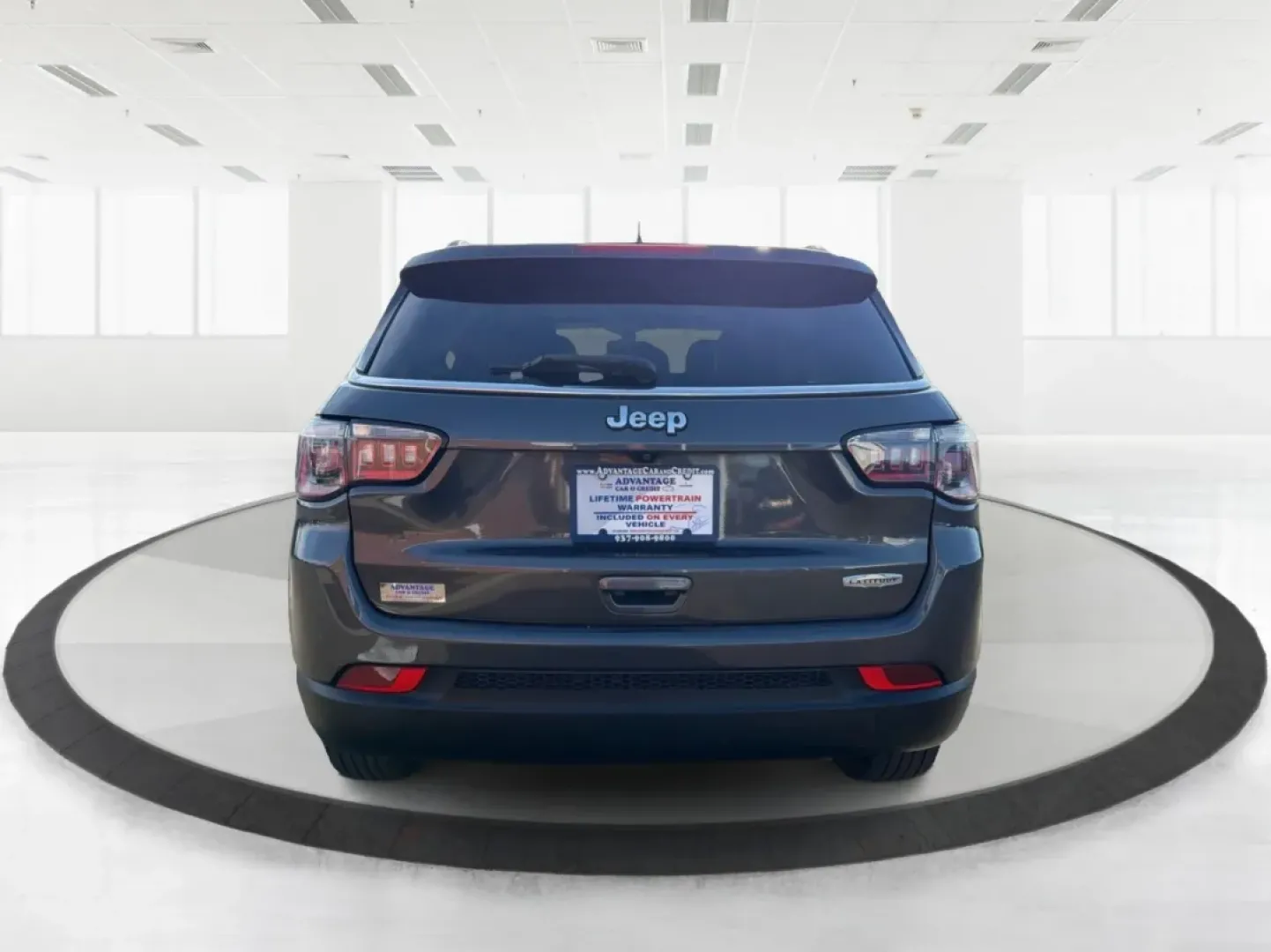 2018 Jeep Compass Latitude FWD (3C4NJCBB1JT) with an 2.4L I-4 variable valve control engine, Automatic transmission, located at 1951 S Dayton Lakeview Rd., New Carlisle, OH, 45344, (937) 908-9800, 39.890999, -84.050255 - **Adventure Awaits with This 2018 Jeep Compass Latitude FWD!**<br /> <br /> Transform your everyday travels into unforgettable adventures with the 2018 Jeep Compass Latitude FWD. This SUV is not just a mode of transportation; it's your ticket to exploration, whether it's cruising through the scenic - Photo#3