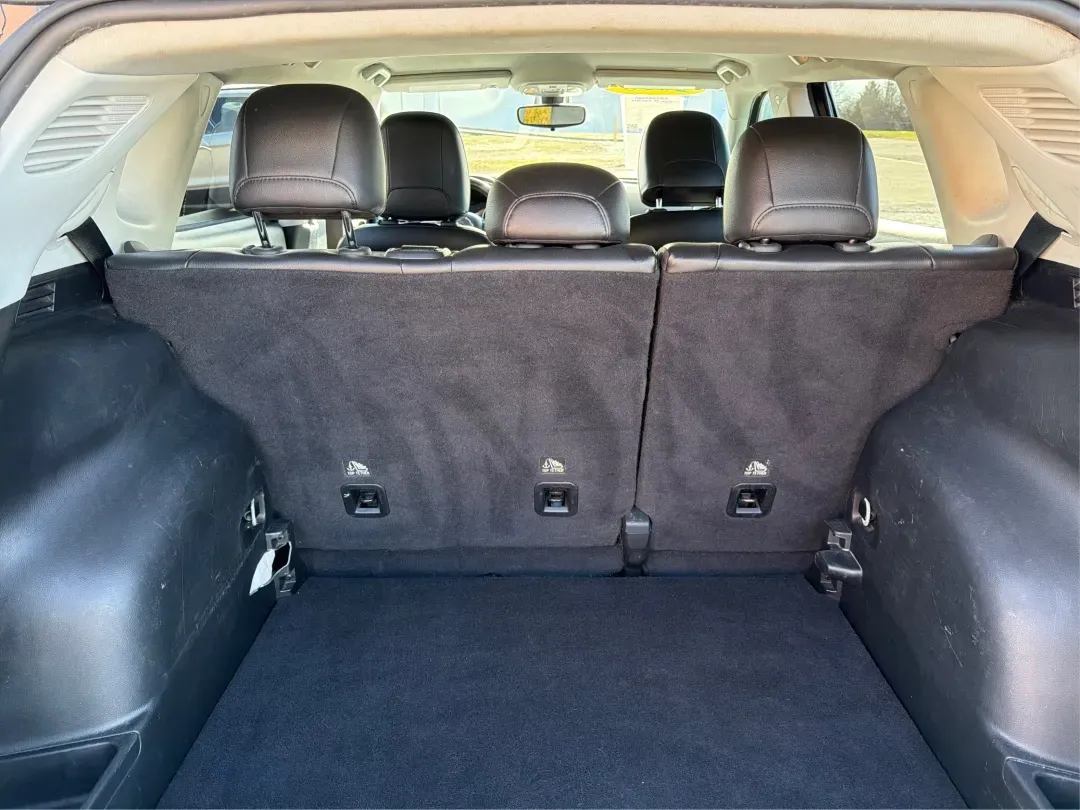 2018 Jeep Compass Latitude FWD (3C4NJCBB1JT) with an 2.4L I-4 variable valve control engine, located at 1951 S Dayton Lakeview Rd., New Carlisle, OH, 45344, (937) 908-9800, 39.890999, -84.050255 - **Adventure Awaits with This 2018 Jeep Compass Latitude FWD!**<br /> <br /> Transform your everyday travels into unforgettable adventures with the 2018 Jeep Compass Latitude FWD. This SUV is not just a mode of transportation; it's your ticket to exploration, whether it's cruising through the scenic - Photo#12