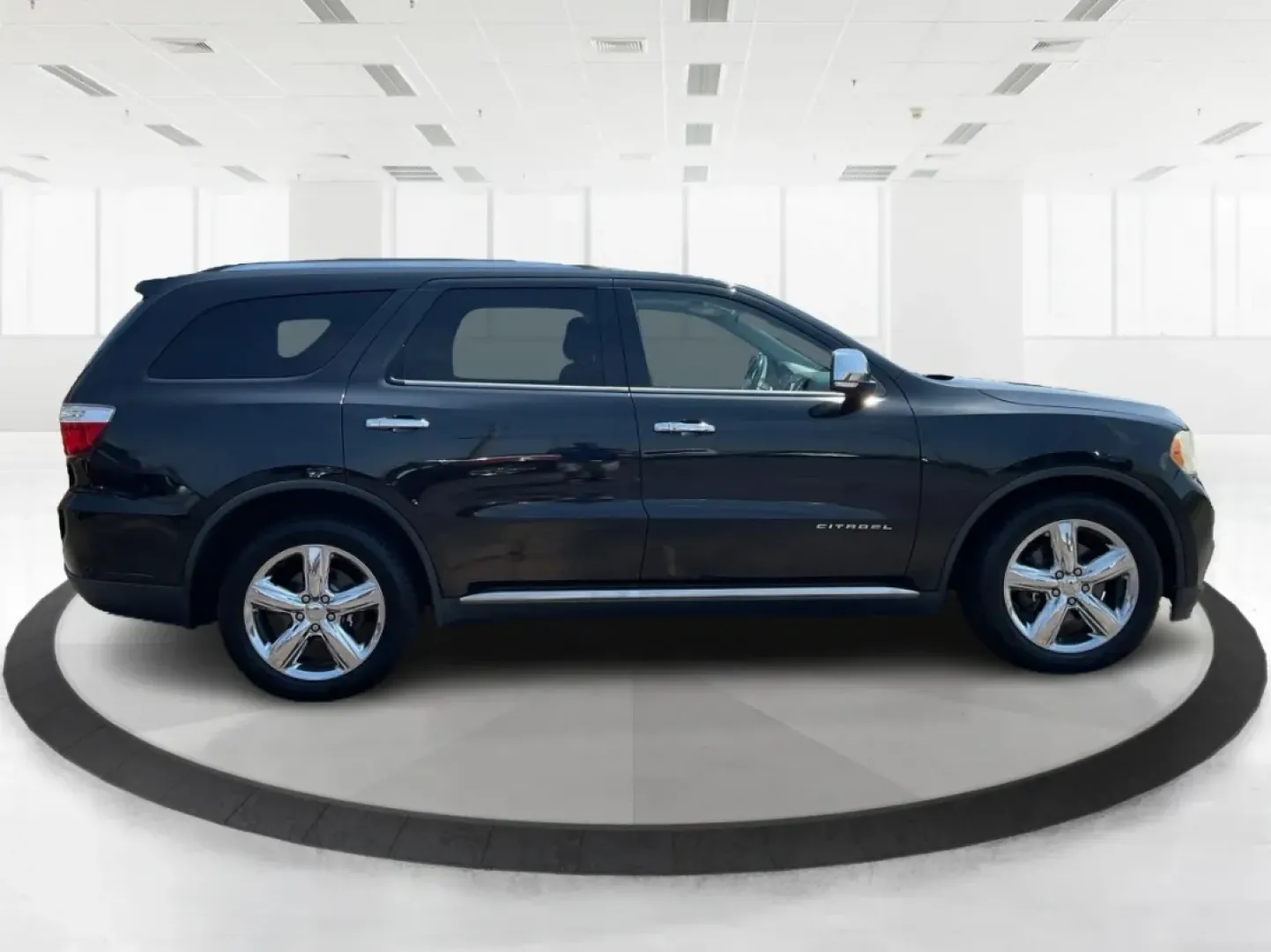 2013 Dodge Durango Citadel AWD (1C4SDJET4DC) with an 5.7L V8 OHV 16V engine, 5-Speed Automatic transmission, located at 8750 N County Rd 25A, Piqua, OH, 45356, (937) 908-9800, 40.164391, -84.232513 - **Explore the Open Road in Comfort with the 2013 Dodge Durango Citadel AWD Your Perfect Family Adventure Awaits!**<br /> <br /> Are you ready to elevate your family road trips or weekend getaways? The 2013 Dodge Durango Citadel AWD is here to redefine your driving experience with style, space, and - Photo#1