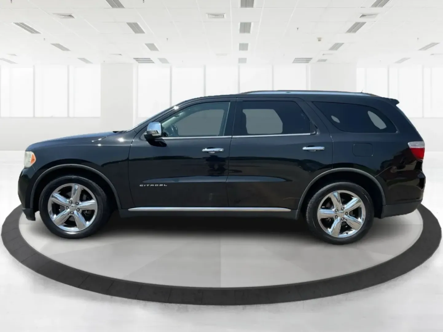 2013 Dodge Durango Citadel AWD (1C4SDJET4DC) with an 5.7L V8 OHV 16V engine, 5-Speed Automatic transmission, located at 8750 N County Rd 25A, Piqua, OH, 45356, (937) 908-9800, 40.164391, -84.232513 - **Explore the Open Road in Comfort with the 2013 Dodge Durango Citadel AWD Your Perfect Family Adventure Awaits!**<br /> <br /> Are you ready to elevate your family road trips or weekend getaways? The 2013 Dodge Durango Citadel AWD is here to redefine your driving experience with style, space, and - Photo#4