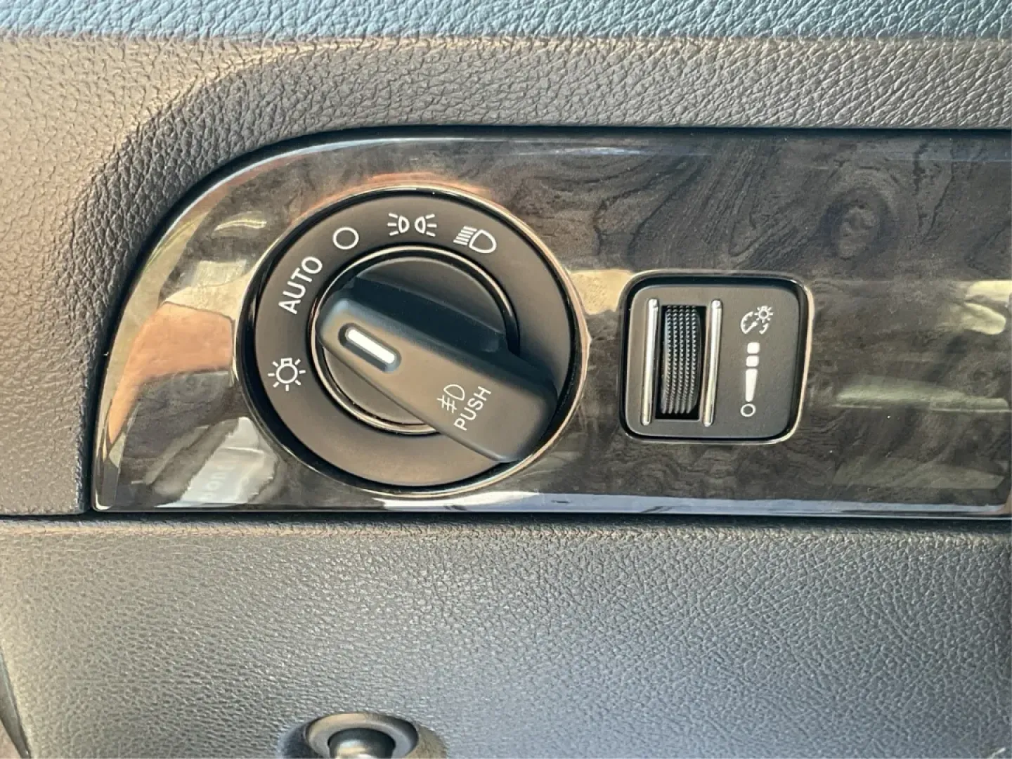 2013 Dodge Durango Citadel AWD (1C4SDJET4DC) with an 5.7L V8 OHV 16V engine, 5-Speed Automatic transmission, located at 8750 N County Rd 25A, Piqua, OH, 45356, (937) 908-9800, 40.164391, -84.232513 - **Explore the Open Road in Comfort with the 2013 Dodge Durango Citadel AWD Your Perfect Family Adventure Awaits!**<br /> <br /> Are you ready to elevate your family road trips or weekend getaways? The 2013 Dodge Durango Citadel AWD is here to redefine your driving experience with style, space, and - Photo#15