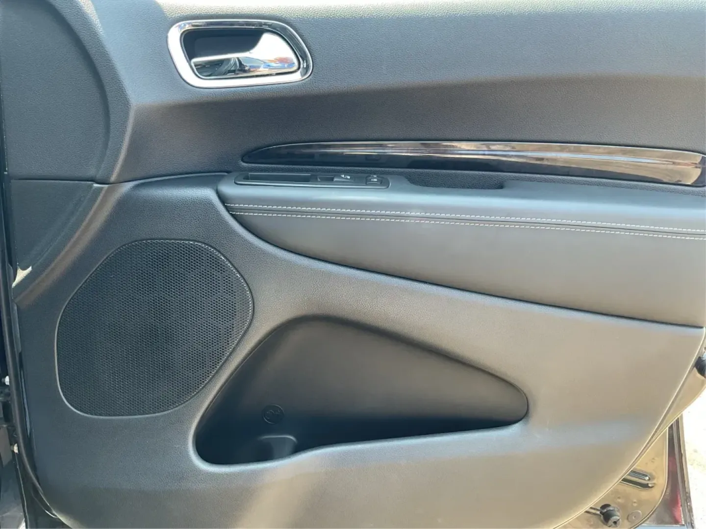 2013 Dodge Durango Citadel AWD (1C4SDJET4DC) with an 5.7L V8 OHV 16V engine, 5-Speed Automatic transmission, located at 8750 N County Rd 25A, Piqua, OH, 45356, (937) 908-9800, 40.164391, -84.232513 - **Explore the Open Road in Comfort with the 2013 Dodge Durango Citadel AWD Your Perfect Family Adventure Awaits!**<br /> <br /> Are you ready to elevate your family road trips or weekend getaways? The 2013 Dodge Durango Citadel AWD is here to redefine your driving experience with style, space, and - Photo#18