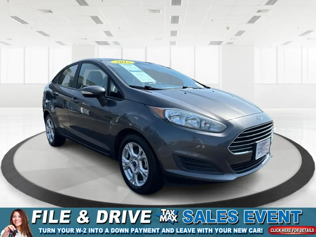 2015 Ford Fiesta SE's photo