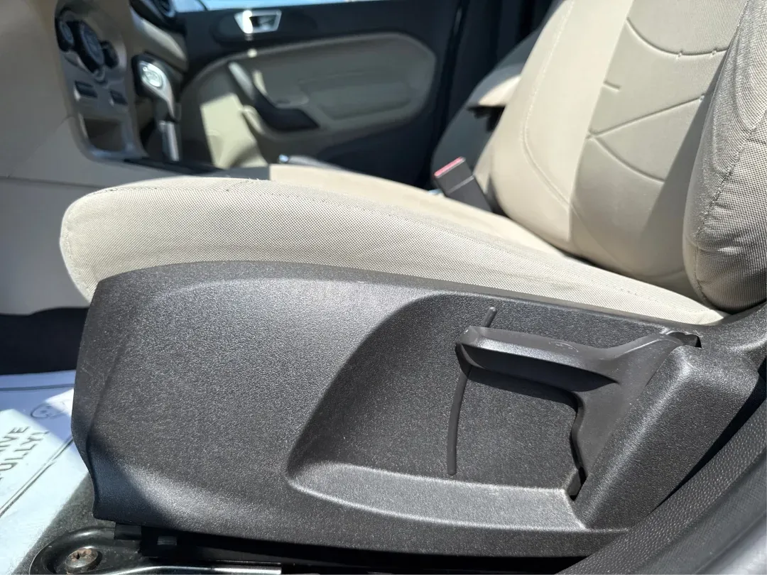 2015 Ford Fiesta SE (3FADP4BJ4FM) with an EcoBoost 1L I-3 gasoline direct injection engine, located at 8750 N County Rd 25A, Piqua, OH, 45356, (937) 908-9800, 40.164391, -84.232513 - **Discover Adventure and Style with the 2015 Ford Fiesta SE at Advantage Car and Credit in Fairborn, OH!**<br /> <br /> Are you ready to elevate your daily commute or weekend adventures? The 2015 Ford Fiesta SE is the ideal sedan for budget-conscious buyers seeking a reliable and stylish companion. - Photo#18