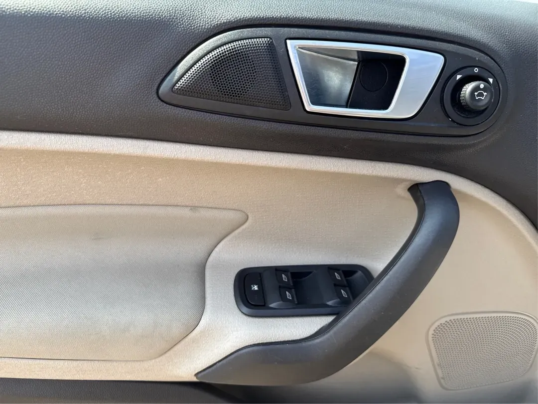 2015 Ford Fiesta SE (3FADP4BJ4FM) with an EcoBoost 1L I-3 gasoline direct injection engine, located at 8750 N County Rd 25A, Piqua, OH, 45356, (937) 908-9800, 40.164391, -84.232513 - **Discover Adventure and Style with the 2015 Ford Fiesta SE at Advantage Car and Credit in Fairborn, OH!**<br /> <br /> Are you ready to elevate your daily commute or weekend adventures? The 2015 Ford Fiesta SE is the ideal sedan for budget-conscious buyers seeking a reliable and stylish companion. - Photo#19