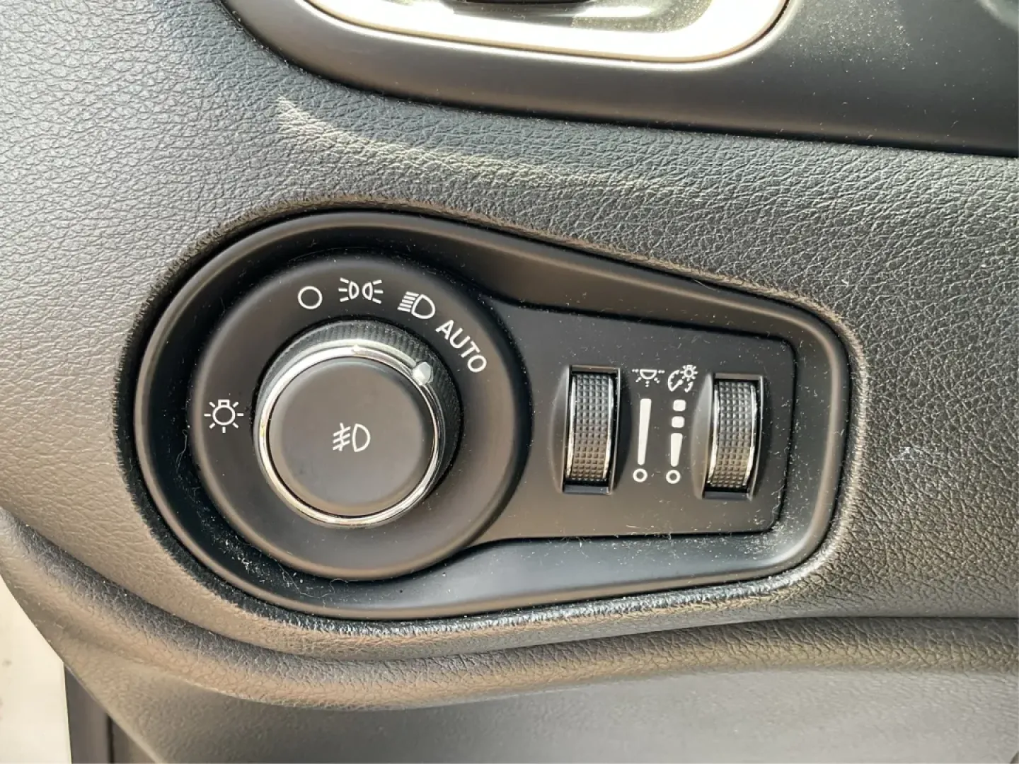 2015 Jeep Renegade Latitude (ZACCJBBTXFP) with an Other engine, located at 8750 N County Rd 25A, Piqua, OH, 45356, (937) 908-9800, 40.164391, -84.232513 - **Adventure Awaits with the 2015 Jeep Renegade Latitude Perfect for Your Next Journey!**<br /> <br /> Are you ready to embrace the open road? Whether you're planning a weekend getaway to Hocking Hills, dropping the kids off at school, or simply commuting through Fairborn, OH, the 2015 Jeep Renegade - Photo#17