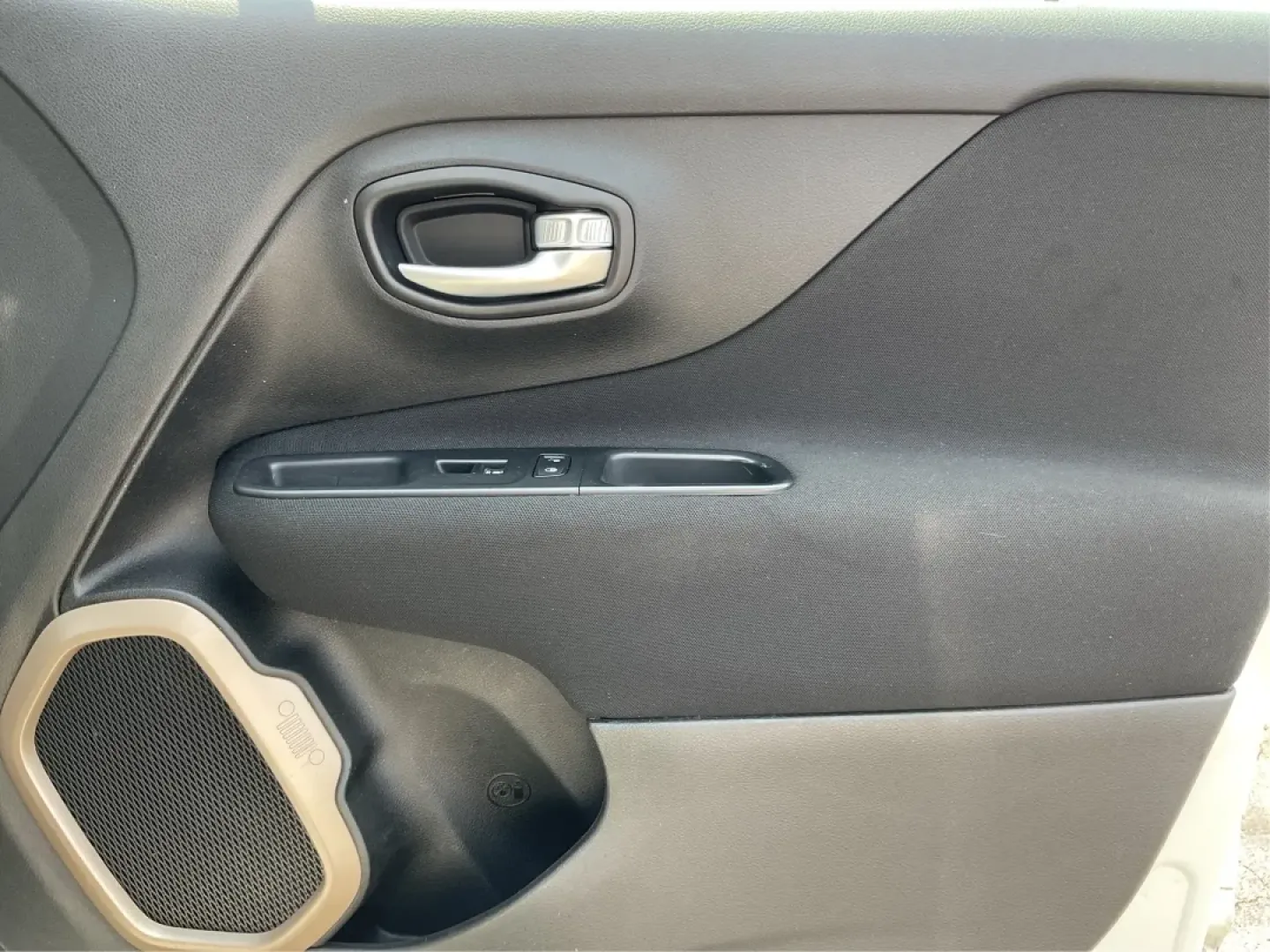 2015 Jeep Renegade Latitude (ZACCJBBTXFP) with an Other engine, located at 8750 N County Rd 25A, Piqua, OH, 45356, (937) 908-9800, 40.164391, -84.232513 - **Adventure Awaits with the 2015 Jeep Renegade Latitude Perfect for Your Next Journey!**<br /> <br /> Are you ready to embrace the open road? Whether you're planning a weekend getaway to Hocking Hills, dropping the kids off at school, or simply commuting through Fairborn, OH, the 2015 Jeep Renegade - Photo#19