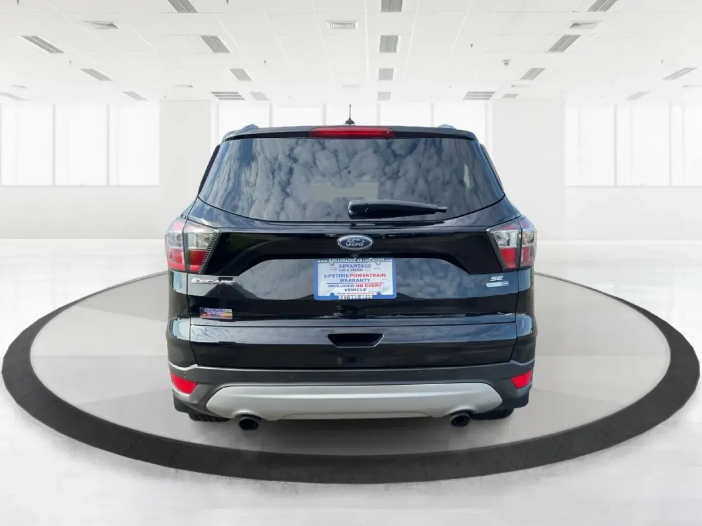 2017 Ford Escape SE (1FMCU9G9XHU) with an Other engine, located at 401 Woodman Dr, Riverside, OH, 45431, (937) 908-9800, 39.760899, -84.123421 - Are you ready to elevate your daily commute or embark on weekend adventures with family and friends? Introducing the 2017 Ford Escape SE, a versatile SUV that combines style, comfort, and functionality for those who demand more from their vehicle. Perfect for budget-conscious buyers or anyone seekin - Photo#3