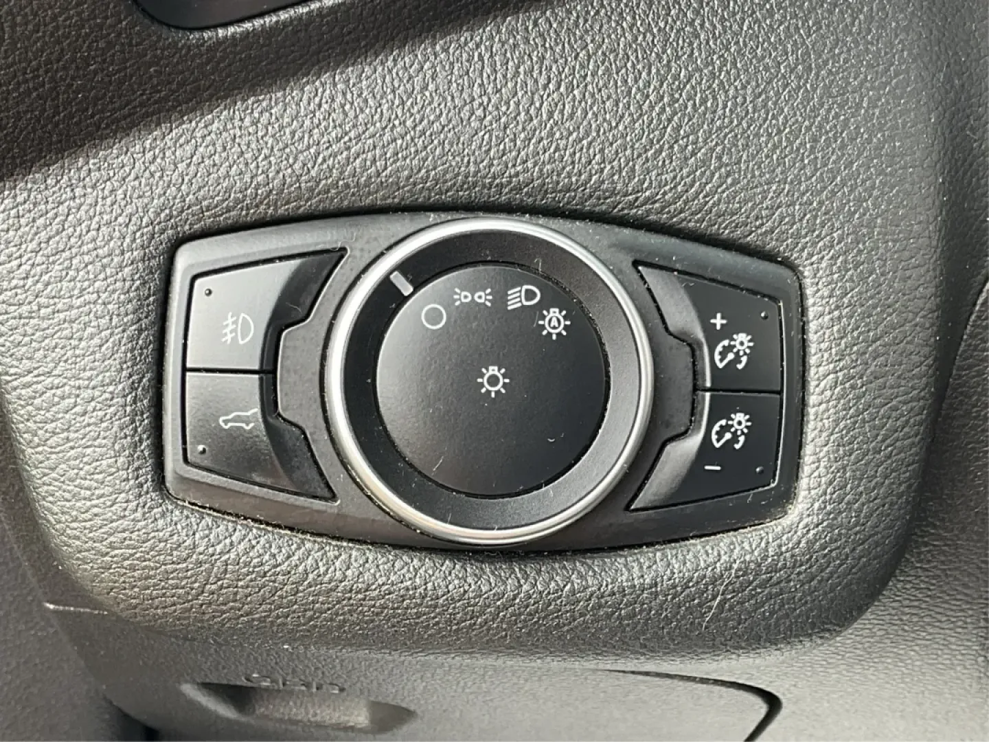 2017 Ford Escape SE (1FMCU9G9XHU) with an Other engine, located at 401 Woodman Dr, Riverside, OH, 45431, (937) 908-9800, 39.760899, -84.123421 - Are you ready to elevate your daily commute or embark on weekend adventures with family and friends? Introducing the 2017 Ford Escape SE, a versatile SUV that combines style, comfort, and functionality for those who demand more from their vehicle. Perfect for budget-conscious buyers or anyone seekin - Photo#17