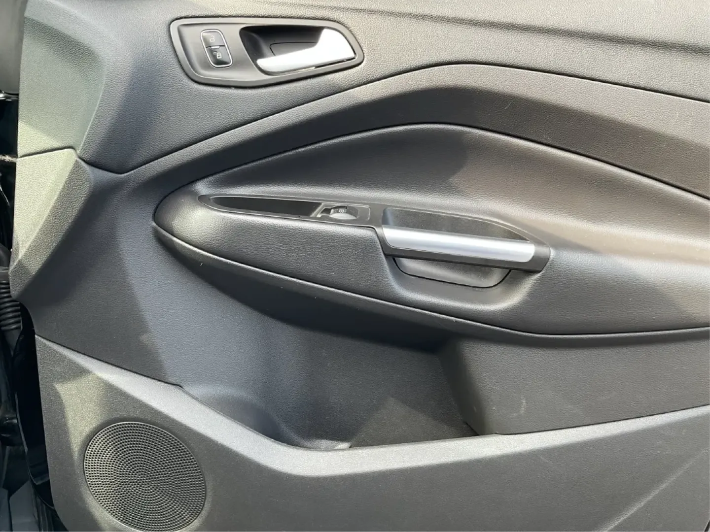 2017 Ford Escape SE (1FMCU9G9XHU) with an Other engine, located at 401 Woodman Dr, Riverside, OH, 45431, (937) 908-9800, 39.760899, -84.123421 - Are you ready to elevate your daily commute or embark on weekend adventures with family and friends? Introducing the 2017 Ford Escape SE, a versatile SUV that combines style, comfort, and functionality for those who demand more from their vehicle. Perfect for budget-conscious buyers or anyone seekin - Photo#20