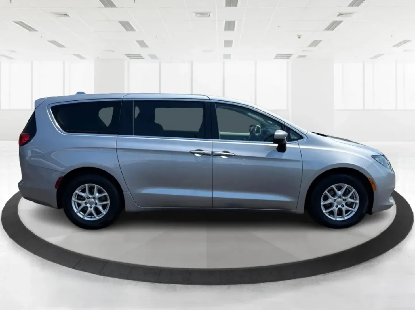 2018 Chrysler Pacifica Touring (2C4RC1DG2JR) with an 3.6L V-6 DOHC engine, located at 1951 S Dayton Lakeview Rd., New Carlisle, OH, 45344, (937) 908-9800, 39.890999, -84.050255 - Discover the ultimate family vehicle that perfectly balances comfort, space, and versatility-the 2018 Chrysler Pacifica Touring. Ideal for growing families and those who crave adventure, this passenger van is ready to take you on unforgettable road trips or to simply navigate the daily grind in styl - Photo#1