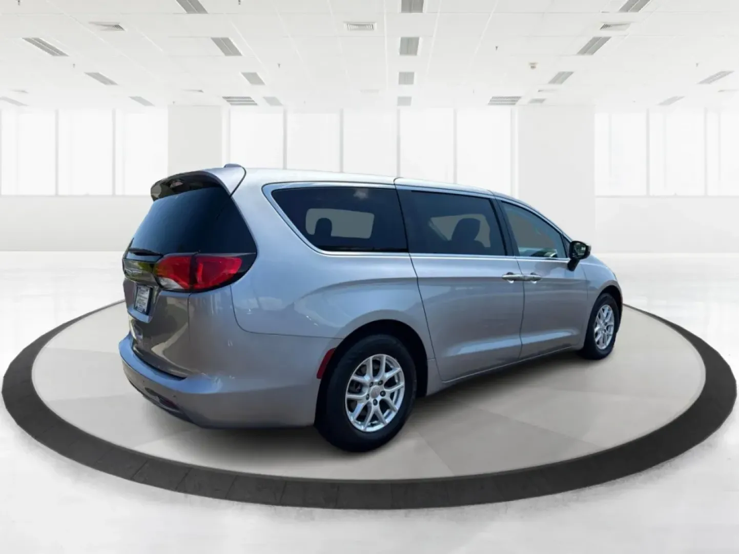 2018 Chrysler Pacifica Touring (2C4RC1DG2JR) with an 3.6L V-6 DOHC engine, located at 1951 S Dayton Lakeview Rd., New Carlisle, OH, 45344, (937) 908-9800, 39.890999, -84.050255 - Discover the ultimate family vehicle that perfectly balances comfort, space, and versatility-the 2018 Chrysler Pacifica Touring. Ideal for growing families and those who crave adventure, this passenger van is ready to take you on unforgettable road trips or to simply navigate the daily grind in styl - Photo#2