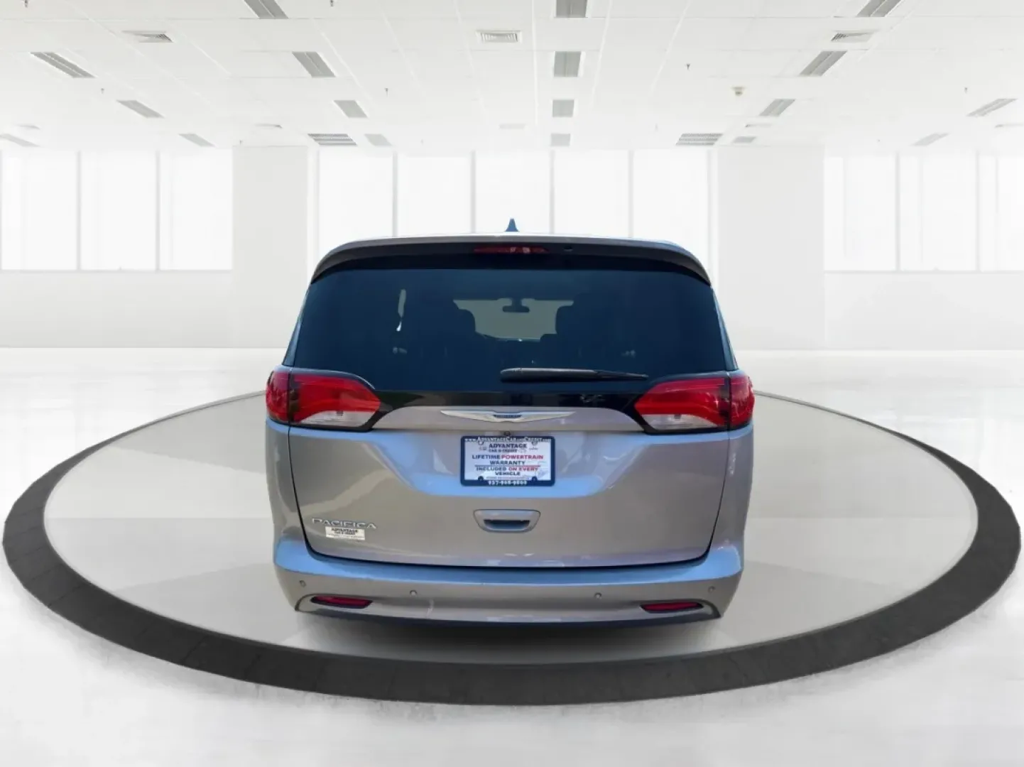 2018 Chrysler Pacifica Touring (2C4RC1DG2JR) with an 3.6L V-6 DOHC engine, located at 1951 S Dayton Lakeview Rd., New Carlisle, OH, 45344, (937) 908-9800, 39.890999, -84.050255 - Discover the ultimate family vehicle that perfectly balances comfort, space, and versatility-the 2018 Chrysler Pacifica Touring. Ideal for growing families and those who crave adventure, this passenger van is ready to take you on unforgettable road trips or to simply navigate the daily grind in styl - Photo#3