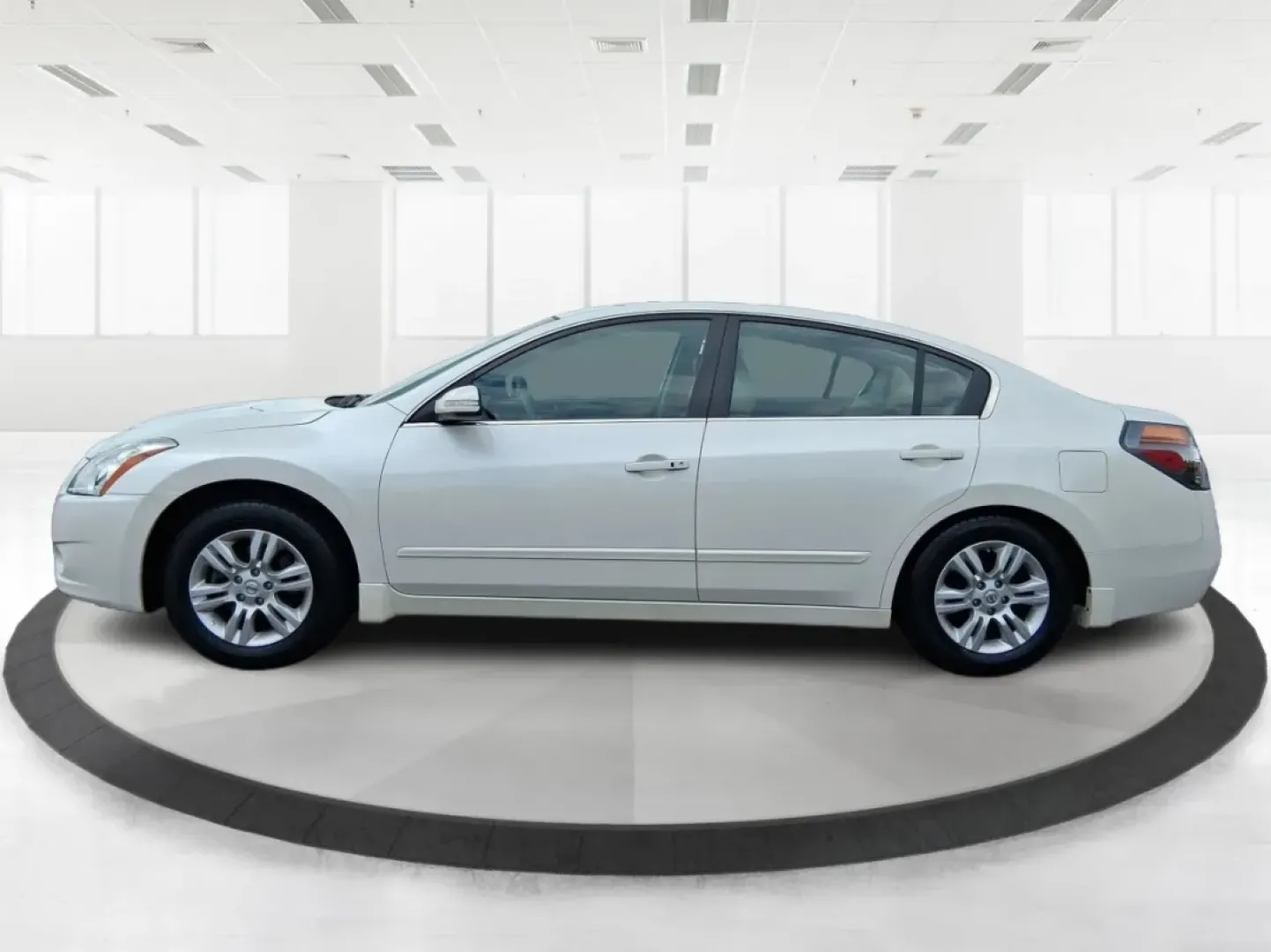 2012 Nissan Altima 2.5 S (1N4AL2APXCN) with an 2.5L I-4 DOHC engine, located at 1951 S Dayton Lakeview Rd., New Carlisle, OH, 45344, (937) 908-9800, 39.890999, -84.050255 - **Explore the Open Road with the 2012 Nissan Altima Perfect for Your Lifestyle!**<br /> <br /> Are you on the lookout for a reliable and stylish sedan that perfectly complements your active lifestyle? Look no further than this stunning 2012 Nissan Altima 2.5 S, available now at Advantage Car and Cr - Photo#5