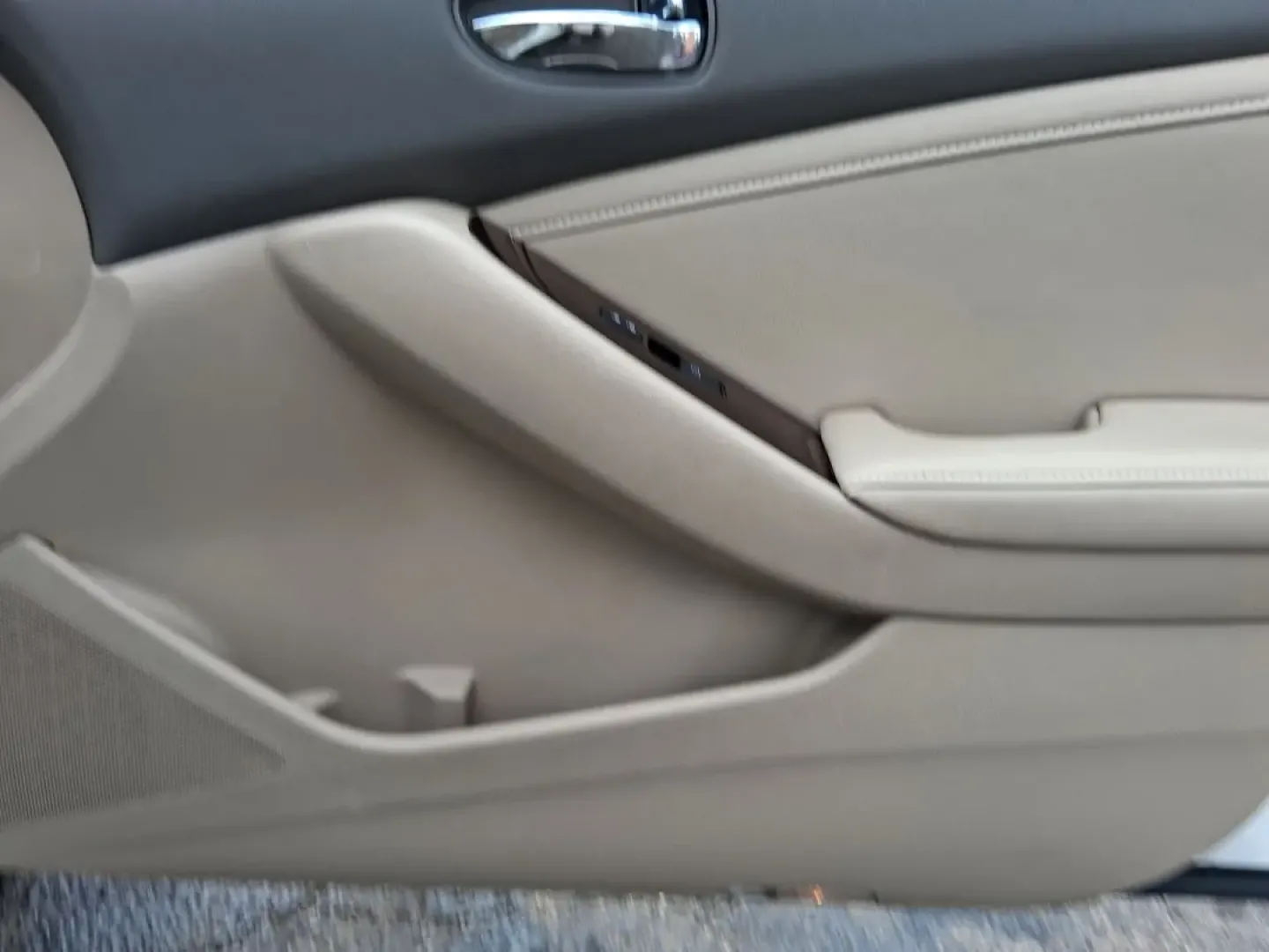 2012 Nissan Altima 2.5 S (1N4AL2APXCN) with an 2.5L I-4 DOHC engine, located at 1951 S Dayton Lakeview Rd., New Carlisle, OH, 45344, (937) 908-9800, 39.890999, -84.050255 - **Explore the Open Road with the 2012 Nissan Altima Perfect for Your Lifestyle!**<br /> <br /> Are you on the lookout for a reliable and stylish sedan that perfectly complements your active lifestyle? Look no further than this stunning 2012 Nissan Altima 2.5 S, available now at Advantage Car and Cr - Photo#18