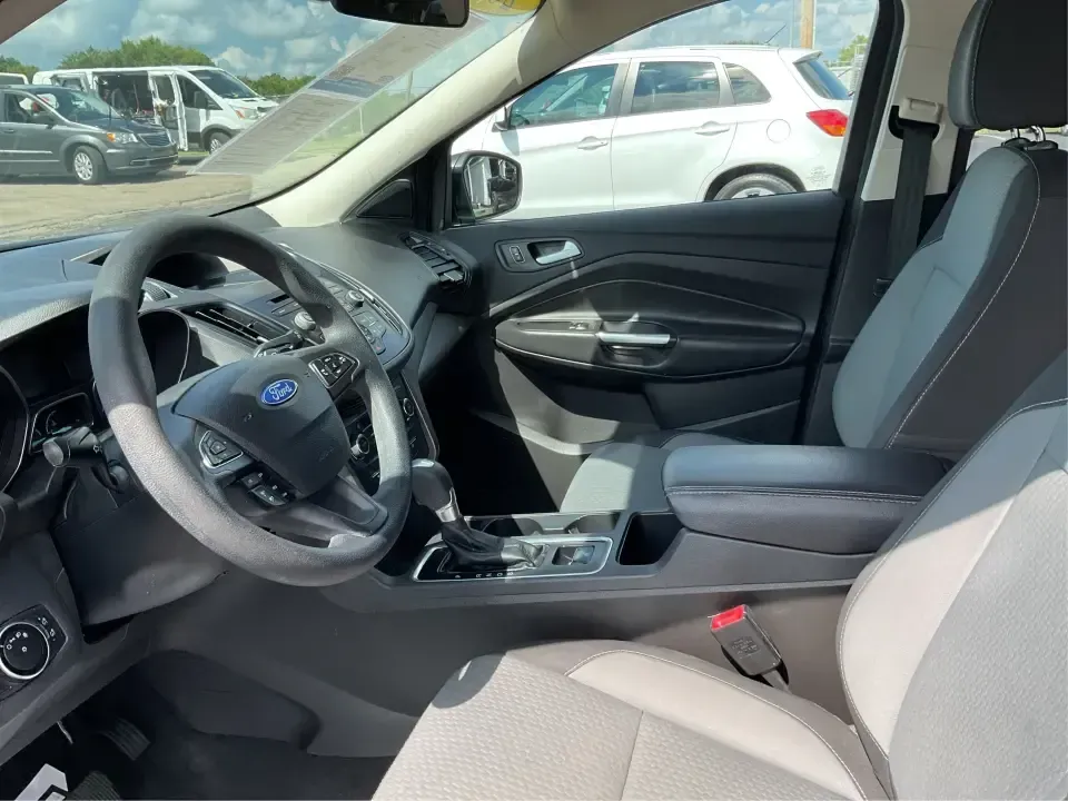 2017 Ford Escape SE (1FMCU0GD7HU) with an 1.5L L4 DOHC 16V engine, 6A transmission, located at 1099 N County Rd 25A, Troy, OH, 45373, (937) 908-9800, 40.057079, -84.212883 - **Experience Life on the Move with the 2017 Ford Escape SE at Advantage Car and Credit - Troy!**<br /> <br /> Are you ready to elevate your lifestyle with a versatile SUV that's perfect for family outings and weekend adventures? Look no further than the 2017 Ford Escape SE, available at Advantage Ca - Photo#9