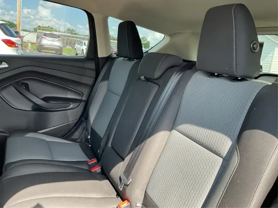 2017 Ford Escape SE (1FMCU0GD7HU) with an 1.5L L4 DOHC 16V engine, 6A transmission, located at 1099 N County Rd 25A, Troy, OH, 45373, (937) 908-9800, 40.057079, -84.212883 - **Experience Life on the Move with the 2017 Ford Escape SE at Advantage Car and Credit - Troy!**<br /> <br /> Are you ready to elevate your lifestyle with a versatile SUV that's perfect for family outings and weekend adventures? Look no further than the 2017 Ford Escape SE, available at Advantage Ca - Photo#10