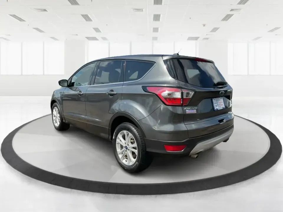 2017 Ford Escape SE (1FMCU0GD7HU) with an 1.5L L4 DOHC 16V engine, 6A transmission, located at 1184 Kauffman Ave, Fairborn, OH, 45324, (937) 908-9800, 39.807072, -84.030914 - **Experience Life on the Move with the 2017 Ford Escape SE at Advantage Car and Credit - Troy!**<br /> <br /> Are you ready to elevate your lifestyle with a versatile SUV that's perfect for family outings and weekend adventures? Look no further than the 2017 Ford Escape SE, available at Advantage Ca - Photo#4