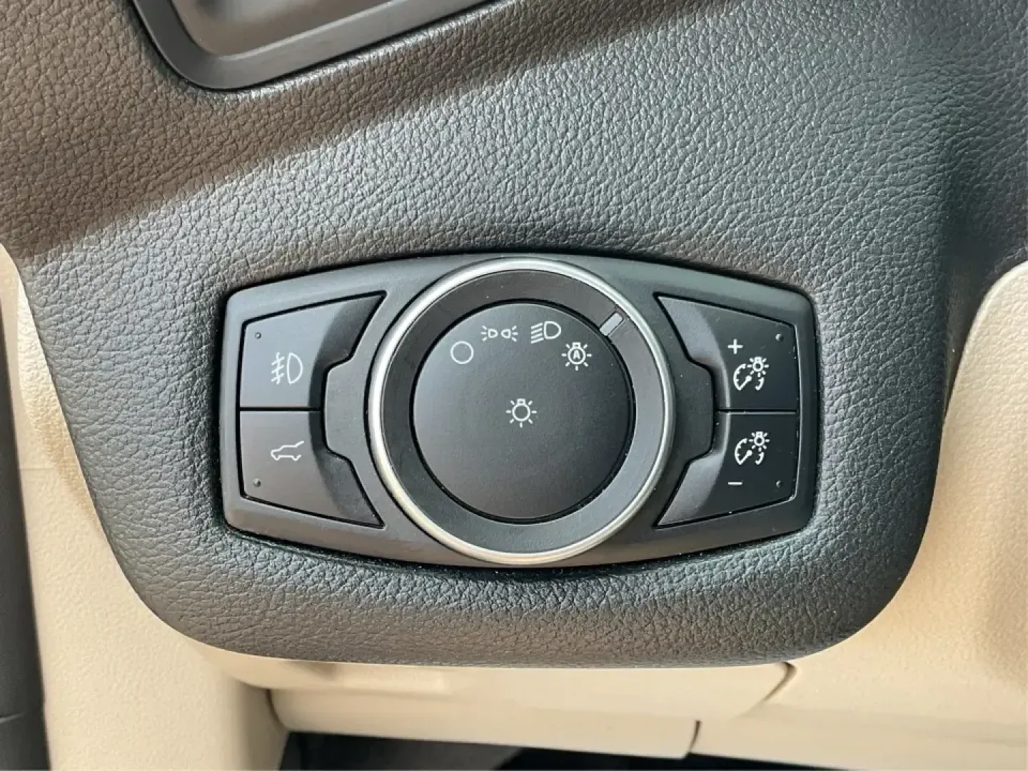 2017 Ford Escape SE (1FMCU9GD7HU) with an 1.5L L4 DOHC 16V engine, 6A transmission, located at 8750 N County Rd 25A, Piqua, OH, 45356, (937) 908-9800, 40.164391, -84.232513 - **Adventure Awaits With This 2017 Ford Escape SE! Perfect for Your Next Journey!**<br /> <br /> Are you ready to elevate your weekend getaways or daily commutes? The 2017 Ford Escape SE is the ideal SUV for those who crave versatility without sacrificing style. With a spacious interior, advanced saf - Photo#17