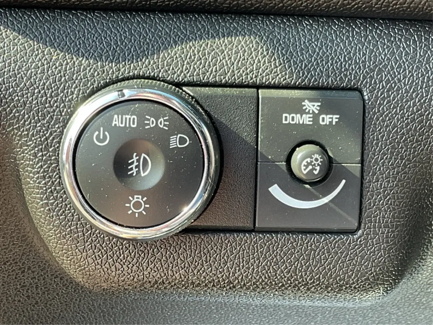 2010 Buick Enclave 2XL (5GALVCED3AJ) with an 3.6L V-6 gasoline direct injection engine, located at 4508 South Dixie Dr, Moraine, OH, 45439, (937) 908-9800, 39.689976, -84.218452 - **Experience the Ultimate Family Adventure with the 2010 Buick Enclave 2XL!**<br /> <br /> Are you ready for unforgettable family road trips or daily commutes that don't compromise on comfort? The 2010 Buick Enclave 2XL, available at Advantage Car and Credit in Moraine, OH, is your perfect companion - Photo#17