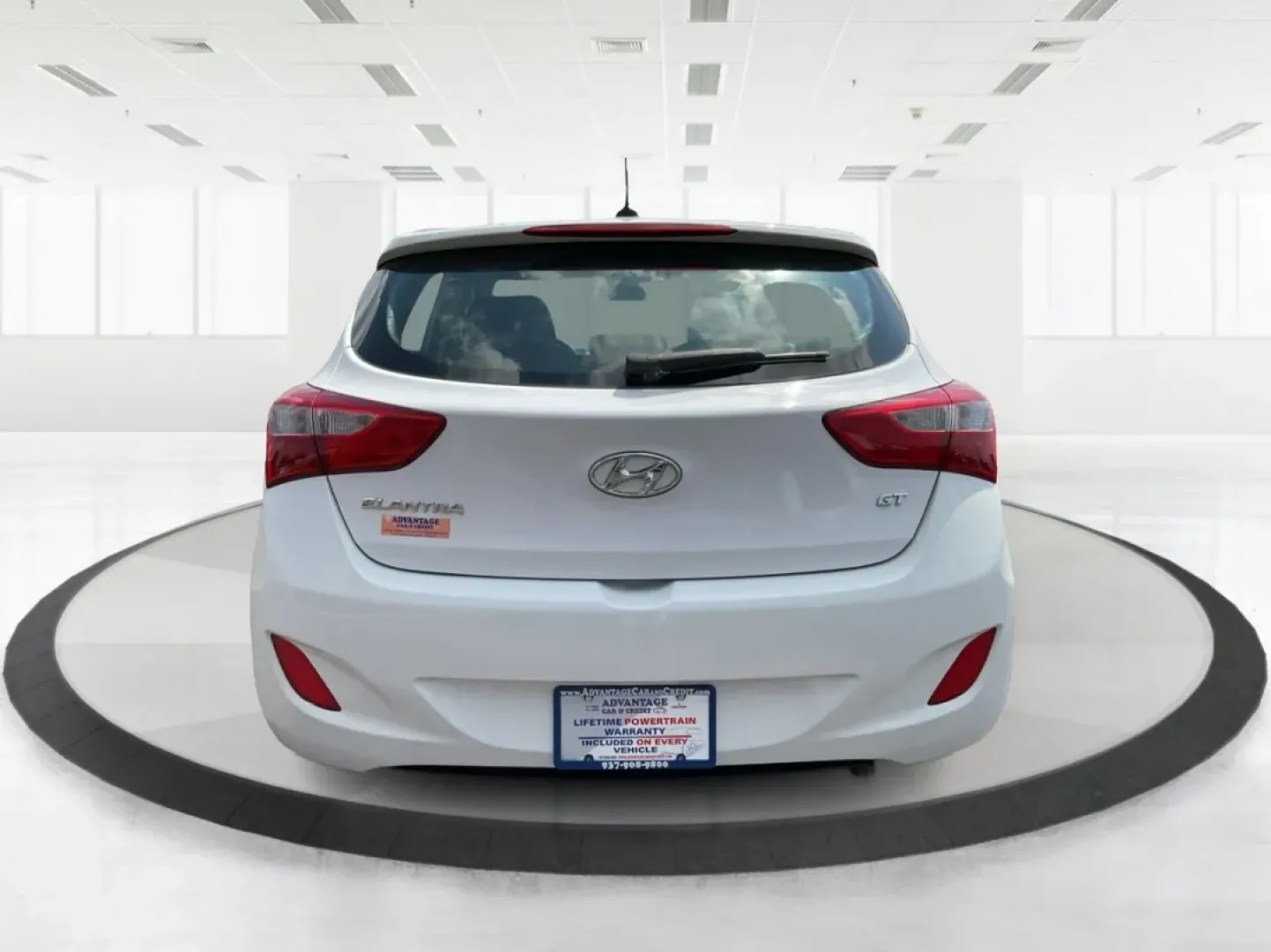 2017 Hyundai Elantra GT Base (KMHD35LH2HU) with an 2.0L L4 16V DOHC engine, 6M transmission, located at 1951 S Dayton Lakeview Rd., New Carlisle, OH, 45344, (937) 908-9800, 39.890999, -84.050255 - **Discover the Perfect Commuter or Family Vehicle at Advantage Car and Credit - Piqua**<br /> <br /> Are you searching for a reliable vehicle that caters to your daily commute or weekend family adventures? Look no further than this 2017 Hyundai Elantra GT, now available for purchase at Advantage Car - Photo#3