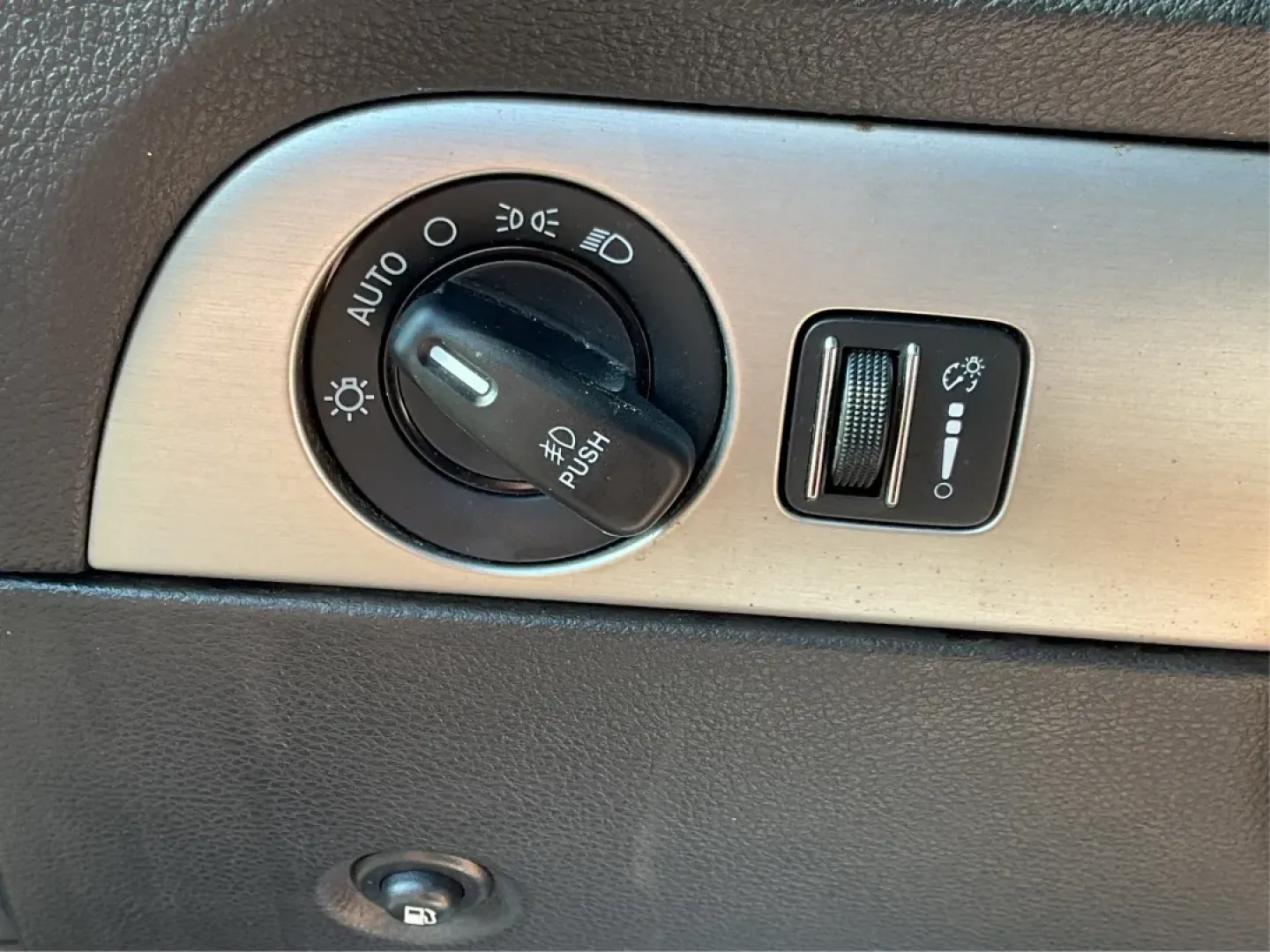 2013 Dodge Durango SXT (1C4RDJAG7DC) with an 3.6L V-6 DOHC engine, located at 8750 N County Rd 25A, Piqua, OH, 45356, (937) 908-9800, 40.164391, -84.232513 - **Discover Your Adventure with the 2013 Dodge Durango SXT at Advantage Car and Credit - Troy!**<br /> <br /> Are you in search of the perfect SUV to elevate your family outings, weekend adventures, or daily commutes? Look no further than the 2013 Dodge Durango SXT, where spaciousness meets versatili - Photo#17