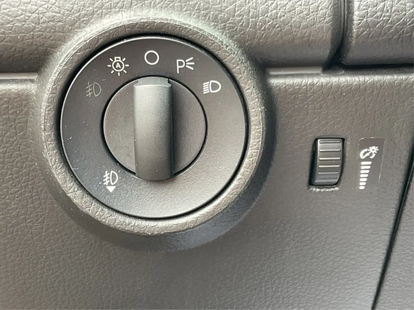 2010 Ford Edge SEL (2FMDK3JC4AB) with an Duratec 3.5L V-6 DOHC engine, located at 1230 East Main St, Xenia, OH, 45385, (937) 908-9800, 39.688026, -83.910172 - Are you ready to elevate your driving experience with a vehicle that fits your dynamic lifestyle? Whether you're embarking on an unforgettable family road trip, commuting to work, or simply running errands around Xenia, the 2010 Ford Edge SEL is the perfect companion for all your adventures. Availab - Photo#17