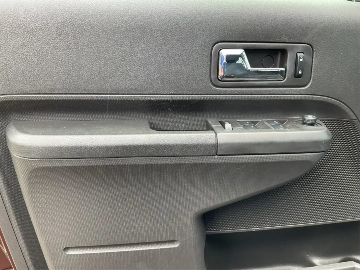 2010 Ford Edge SEL (2FMDK3JC4AB) with an Duratec 3.5L V-6 DOHC engine, located at 1230 East Main St, Xenia, OH, 45385, (937) 908-9800, 39.688026, -83.910172 - Are you ready to elevate your driving experience with a vehicle that fits your dynamic lifestyle? Whether you're embarking on an unforgettable family road trip, commuting to work, or simply running errands around Xenia, the 2010 Ford Edge SEL is the perfect companion for all your adventures. Availab - Photo#19