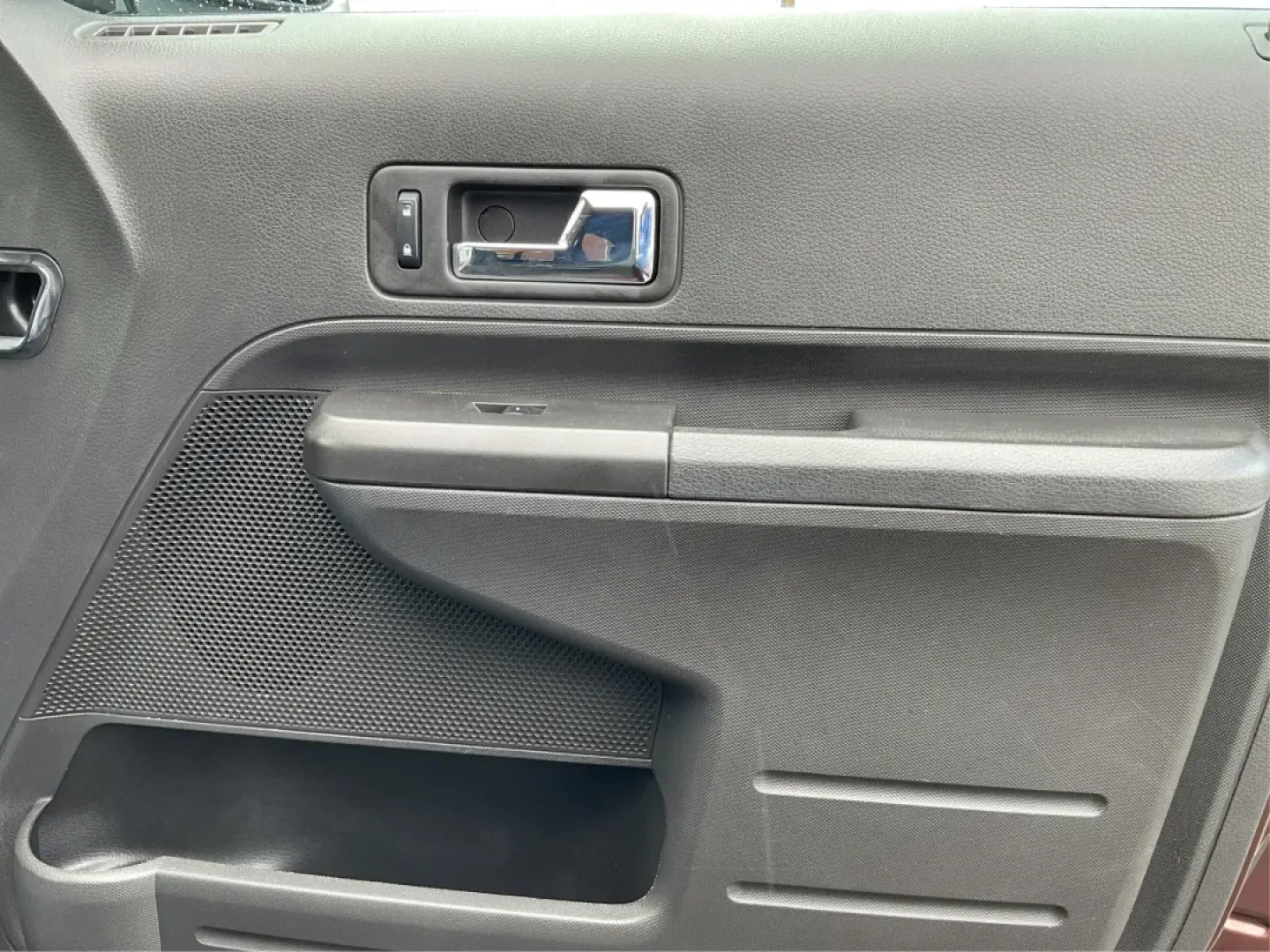 2010 Ford Edge SEL (2FMDK3JC4AB) with an Duratec 3.5L V-6 DOHC engine, located at 1230 East Main St, Xenia, OH, 45385, (937) 908-9800, 39.688026, -83.910172 - Are you ready to elevate your driving experience with a vehicle that fits your dynamic lifestyle? Whether you're embarking on an unforgettable family road trip, commuting to work, or simply running errands around Xenia, the 2010 Ford Edge SEL is the perfect companion for all your adventures. Availab - Photo#20