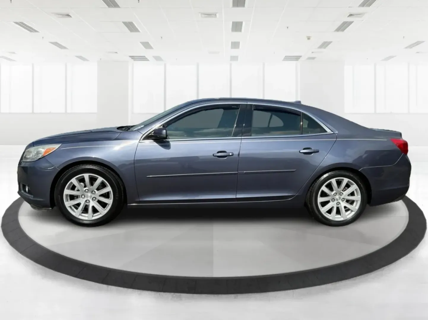 2013 Chevrolet Malibu 2LT (1G11E5SA7DF) with an ECOTEC 2.5L I-4 gasoline direct injection engine, located at 4508 South Dixie Dr, Moraine, OH, 45439, (937) 908-9800, 39.689976, -84.218452 - **Discover the 2013 Chevrolet Malibu 2LT Your Ideal Commuter Companion!**<br /> <br /> Are you seeking a reliable sedan that effortlessly combines comfort with style? Look no further! At Advantage Car and Credit in Moraine, OH, we present the 2013 Chevrolet Malibu 2LT, a perfect choice for daily co - Photo#5