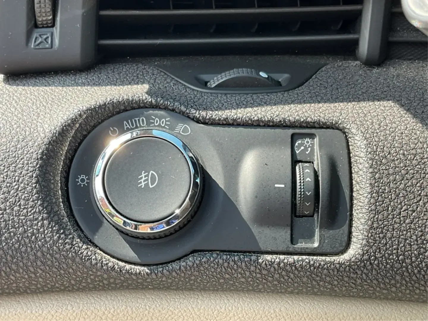 2013 Chevrolet Malibu 2LT (1G11E5SA7DF) with an ECOTEC 2.5L I-4 gasoline direct injection engine, located at 4508 South Dixie Dr, Moraine, OH, 45439, (937) 908-9800, 39.689976, -84.218452 - **Discover the 2013 Chevrolet Malibu 2LT Your Ideal Commuter Companion!**<br /> <br /> Are you seeking a reliable sedan that effortlessly combines comfort with style? Look no further! At Advantage Car and Credit in Moraine, OH, we present the 2013 Chevrolet Malibu 2LT, a perfect choice for daily co - Photo#17