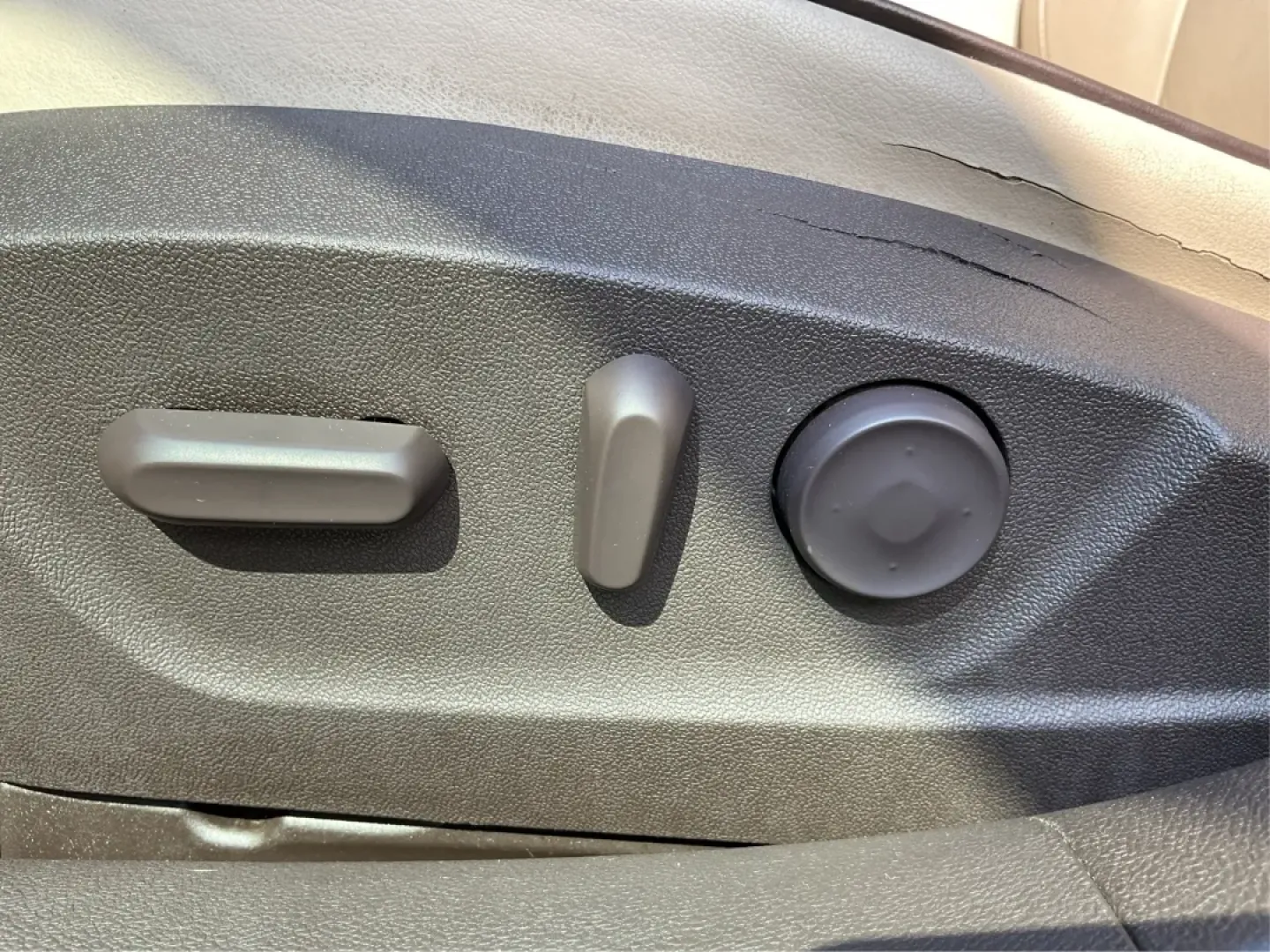 2013 Chevrolet Malibu 2LT (1G11E5SA7DF) with an ECOTEC 2.5L I-4 gasoline direct injection engine, located at 4508 South Dixie Dr, Moraine, OH, 45439, (937) 908-9800, 39.689976, -84.218452 - **Discover the 2013 Chevrolet Malibu 2LT Your Ideal Commuter Companion!**<br /> <br /> Are you seeking a reliable sedan that effortlessly combines comfort with style? Look no further! At Advantage Car and Credit in Moraine, OH, we present the 2013 Chevrolet Malibu 2LT, a perfect choice for daily co - Photo#18