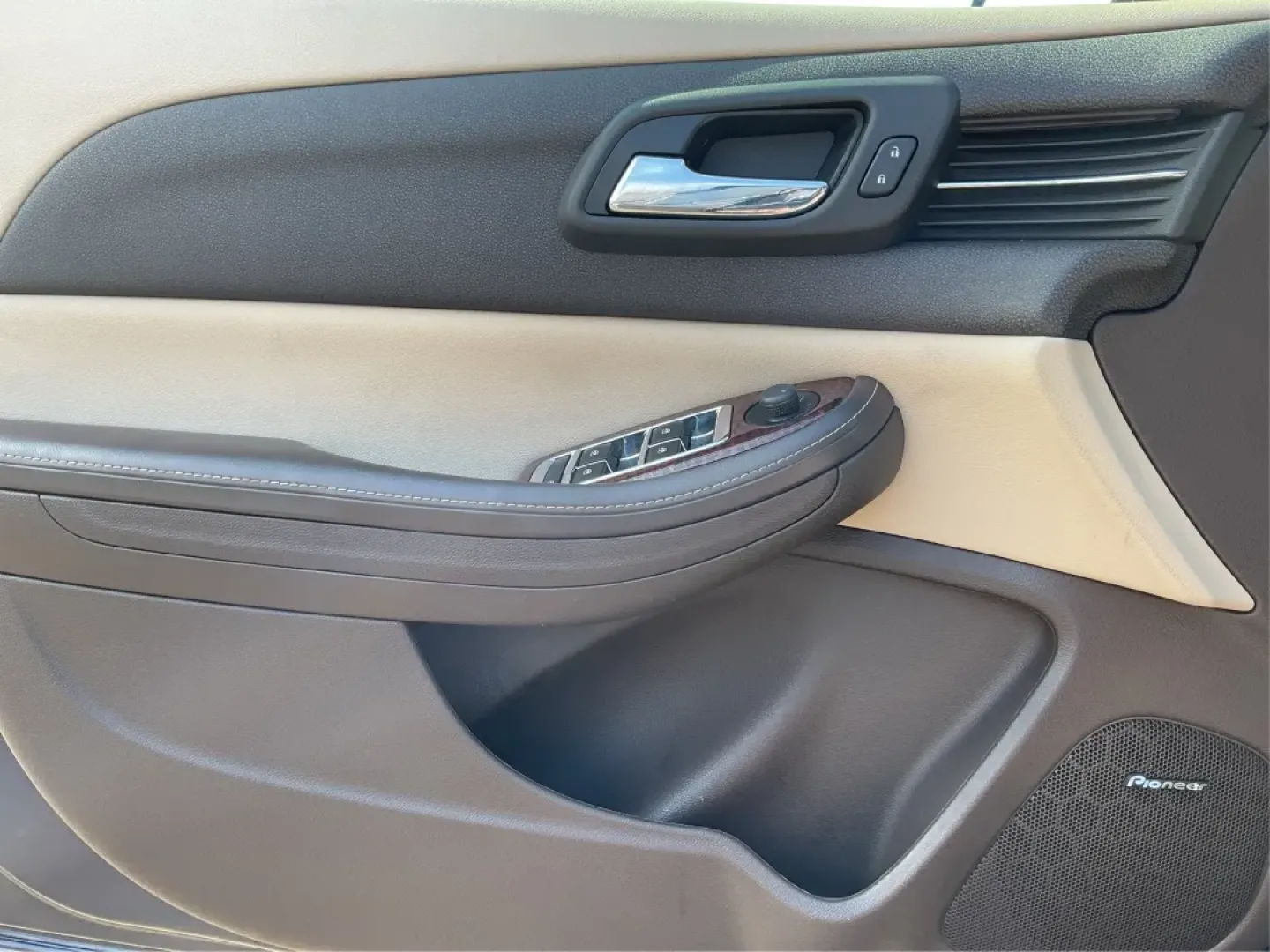 2013 Chevrolet Malibu 2LT (1G11E5SA7DF) with an ECOTEC 2.5L I-4 gasoline direct injection engine, located at 4508 South Dixie Dr, Moraine, OH, 45439, (937) 908-9800, 39.689976, -84.218452 - **Discover the 2013 Chevrolet Malibu 2LT Your Ideal Commuter Companion!**<br /> <br /> Are you seeking a reliable sedan that effortlessly combines comfort with style? Look no further! At Advantage Car and Credit in Moraine, OH, we present the 2013 Chevrolet Malibu 2LT, a perfect choice for daily co - Photo#19