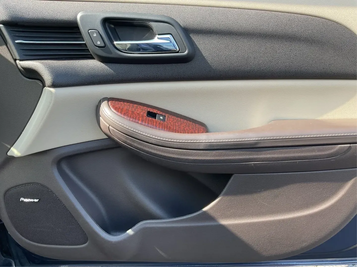 2013 Chevrolet Malibu 2LT (1G11E5SA7DF) with an ECOTEC 2.5L I-4 gasoline direct injection engine, located at 4508 South Dixie Dr, Moraine, OH, 45439, (937) 908-9800, 39.689976, -84.218452 - **Discover the 2013 Chevrolet Malibu 2LT Your Ideal Commuter Companion!**<br /> <br /> Are you seeking a reliable sedan that effortlessly combines comfort with style? Look no further! At Advantage Car and Credit in Moraine, OH, we present the 2013 Chevrolet Malibu 2LT, a perfect choice for daily co - Photo#20